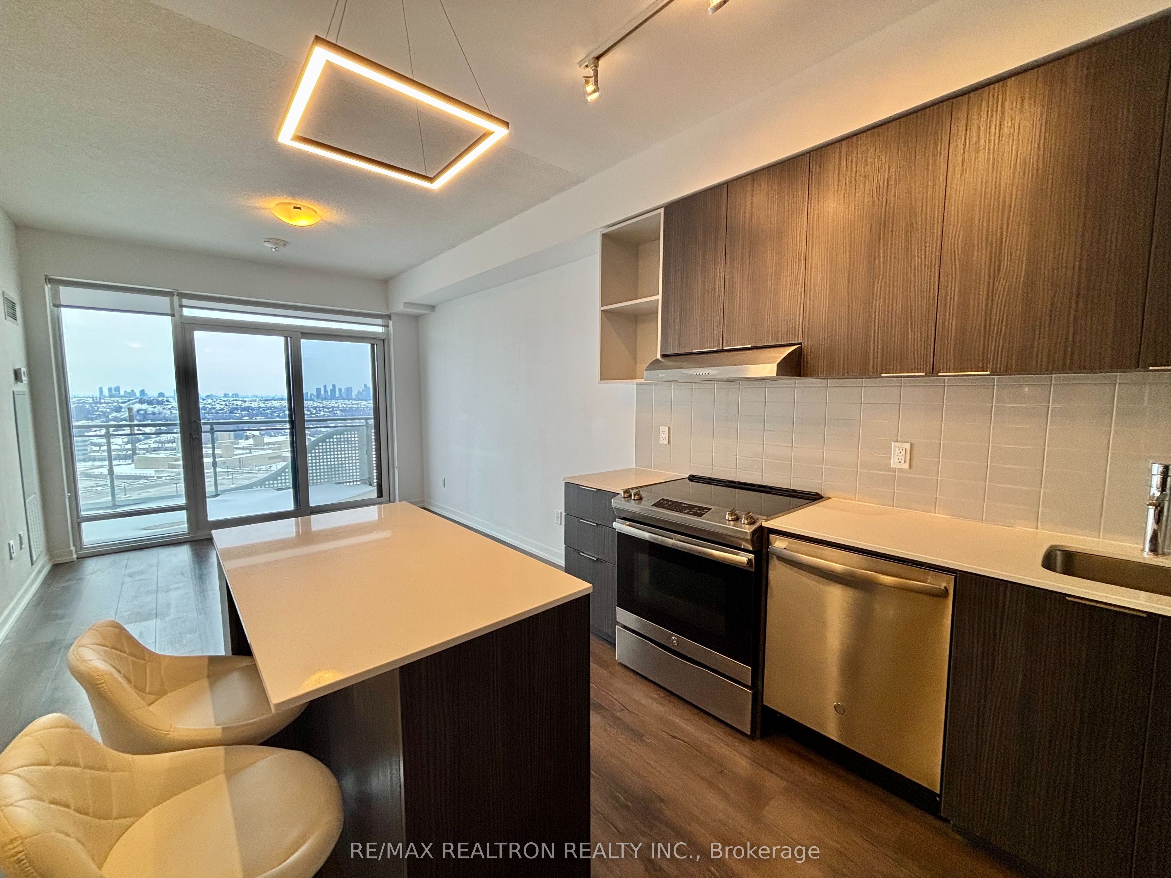 2520 Eglinton Avenue 1216, Mississauga, ON L5M 0Y4