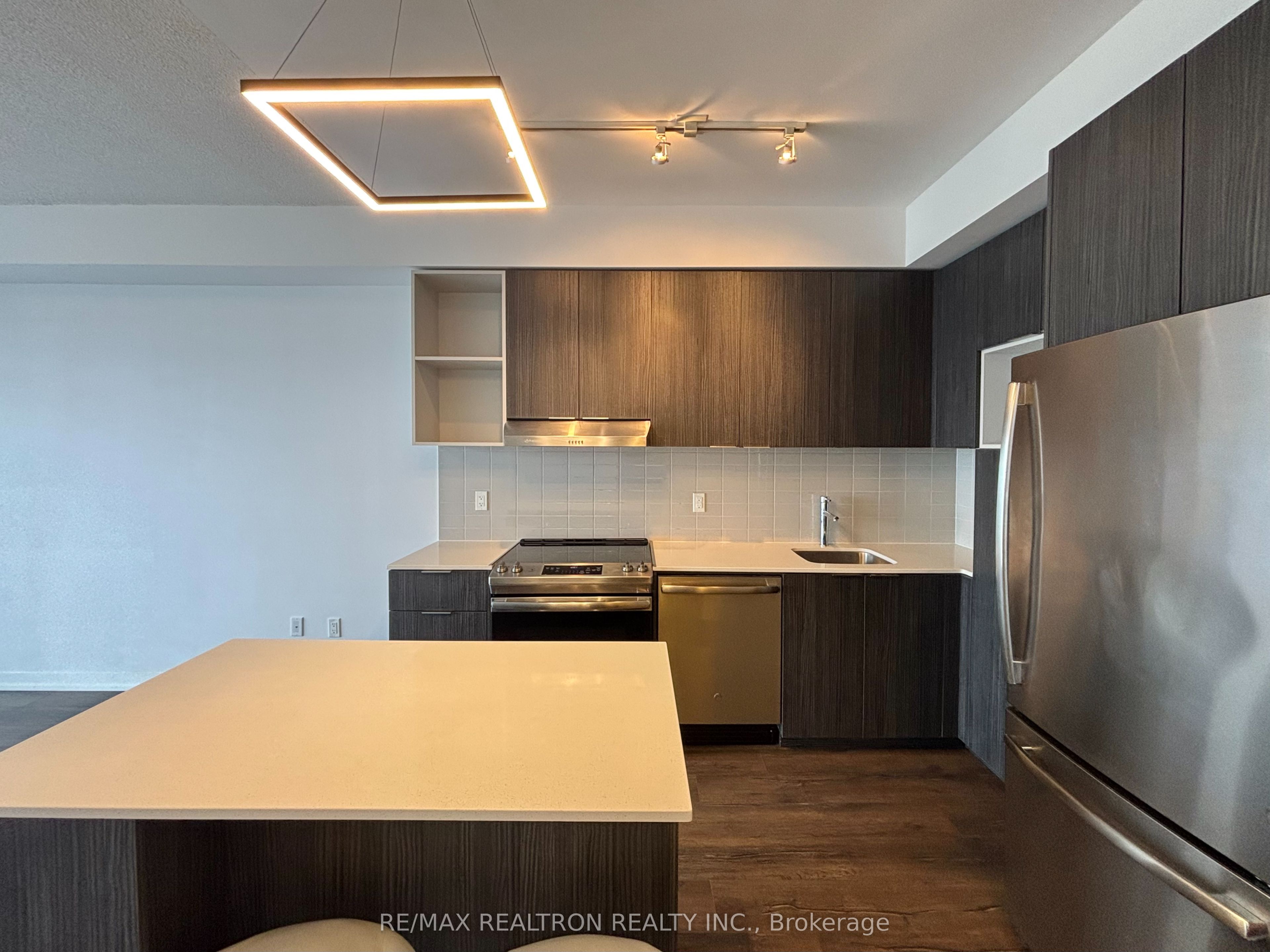 2520 Eglinton Avenue 1216, Mississauga, ON L5M 0Y4 photo 2