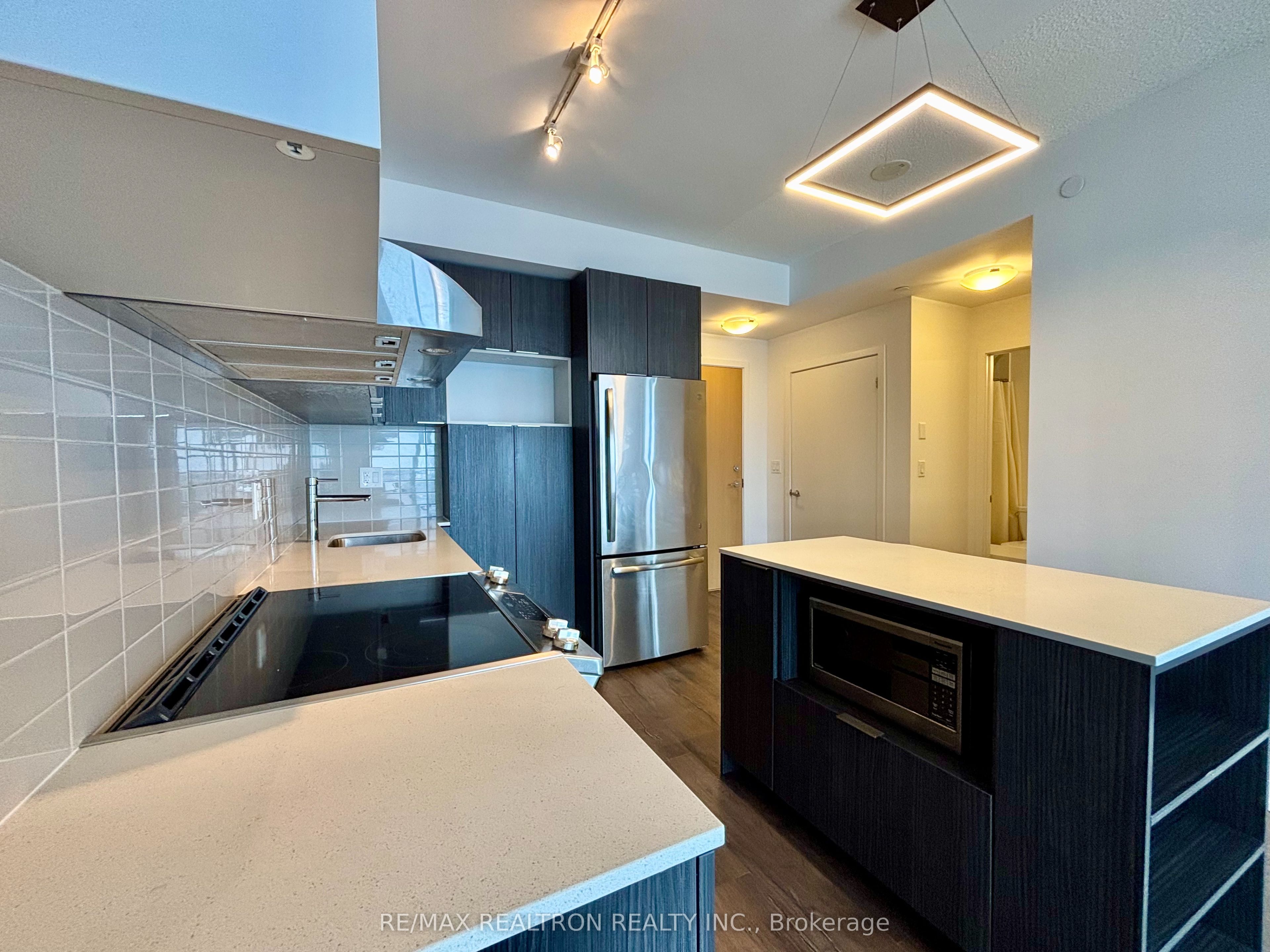 2520 Eglinton Avenue 1216, Mississauga, ON L5M 0Y4 photo 3