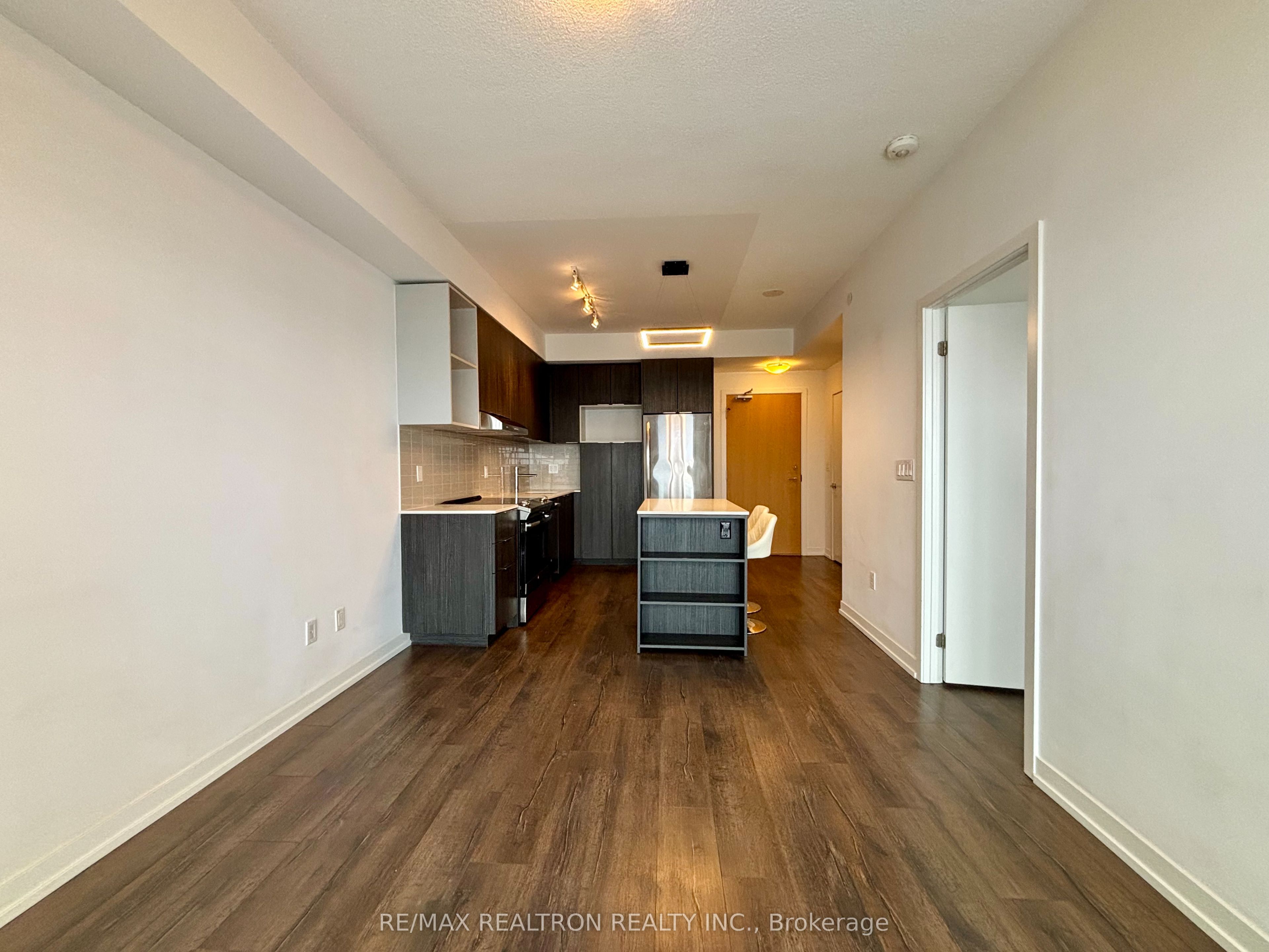 2520 Eglinton Avenue 1216, Mississauga, ON L5M 0Y4 photo 5