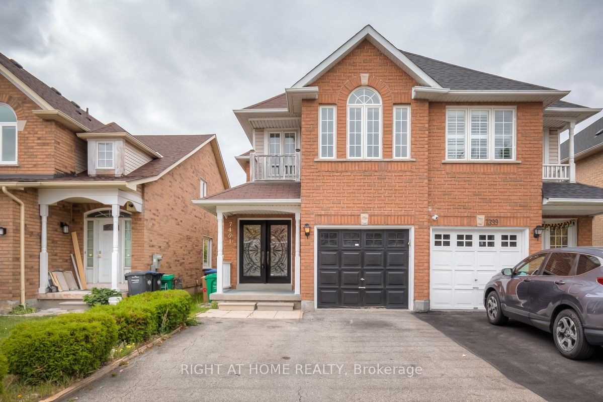 7401 Village Walk, Mississauga, ON L5W 1X6 photo 2