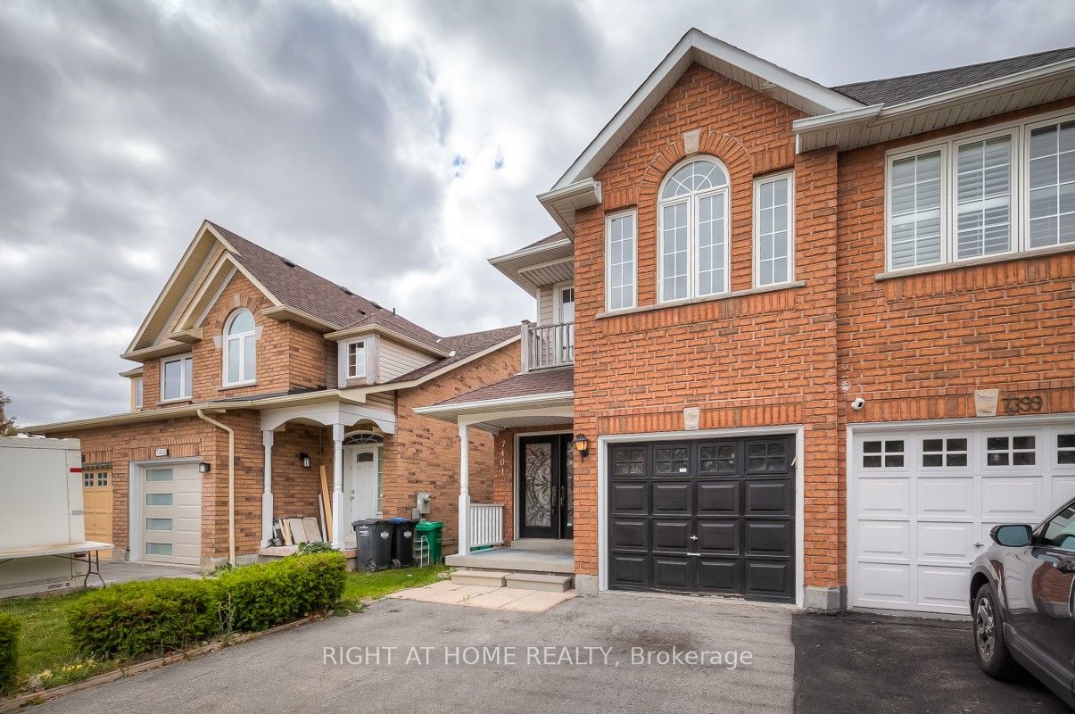 7401 Village Walk, Mississauga, ON L5W 1X6 photo 3
