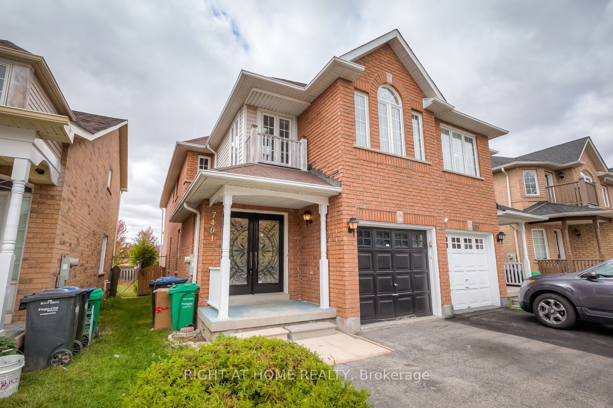 7401 Village Walk, Mississauga, ON L5W 1X6 photo 4