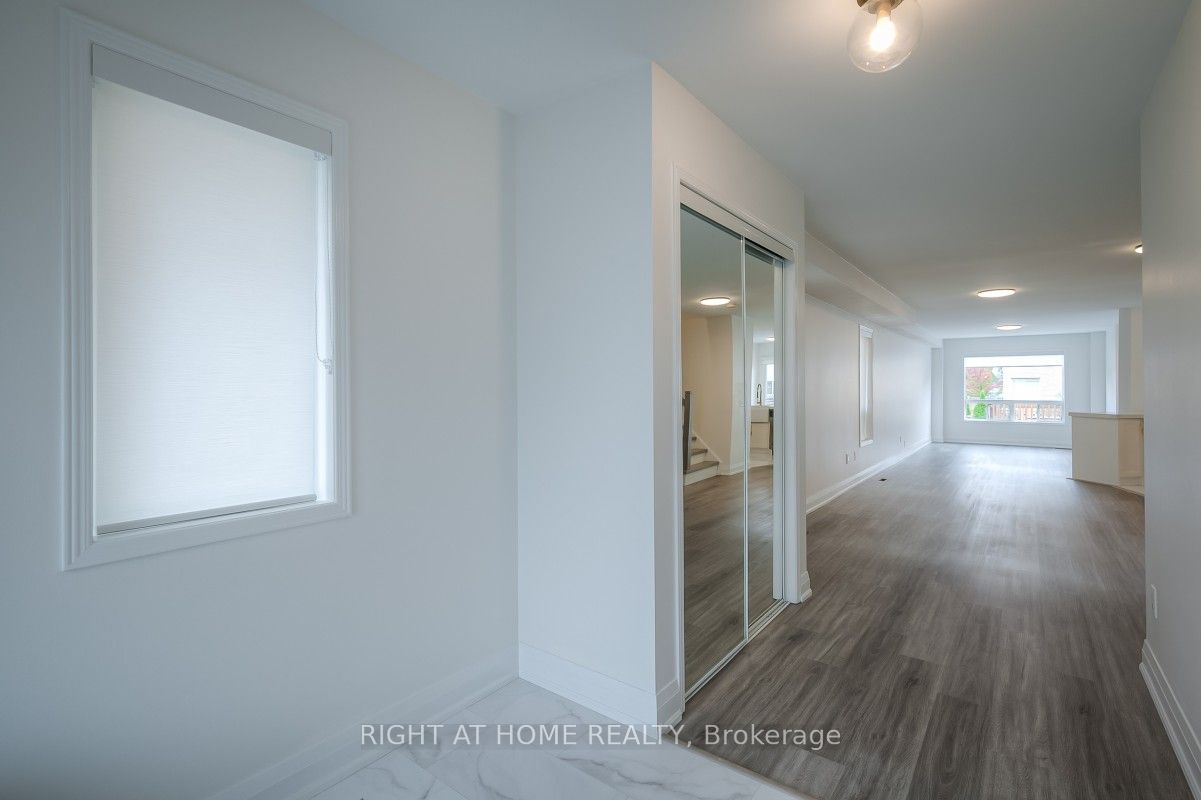 7401 Village Walk, Mississauga, ON L5W 1X6 photo 5