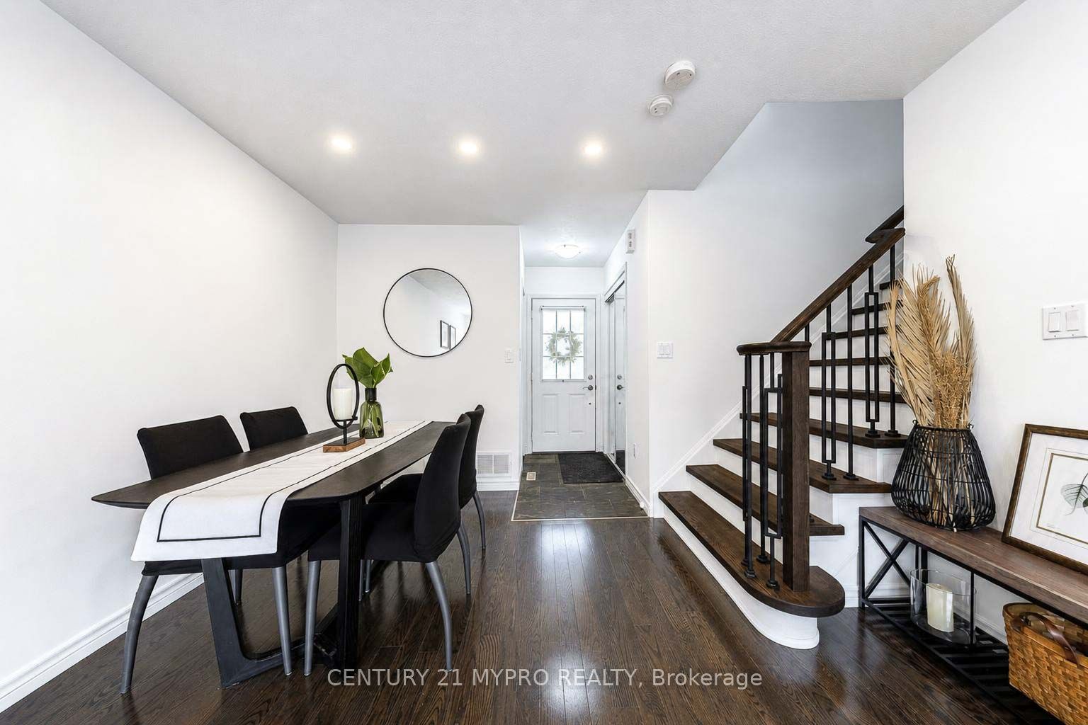 4026 Donnic Drive, Burlington, ON L7M 0A7 photo 3