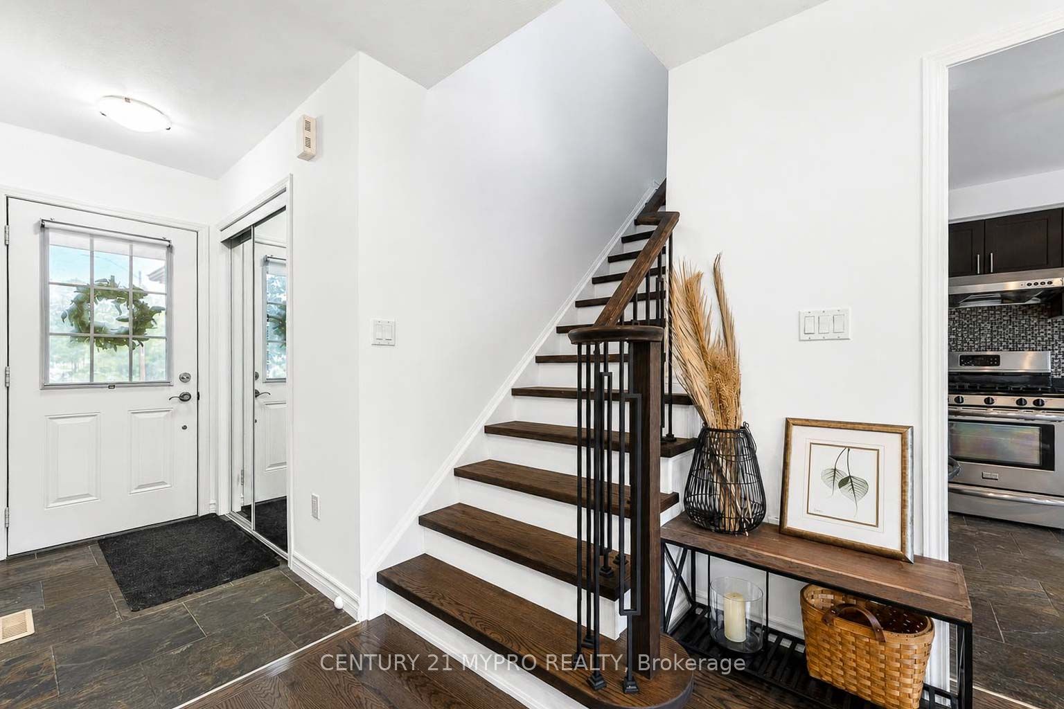 4026 Donnic Drive, Burlington, ON L7M 0A7 photo 4