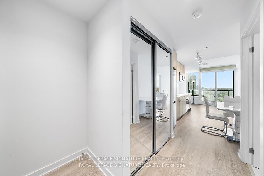 1928 Lake Shore Boulevard W 2115, Toronto, ON M6S 0B1 photo 2