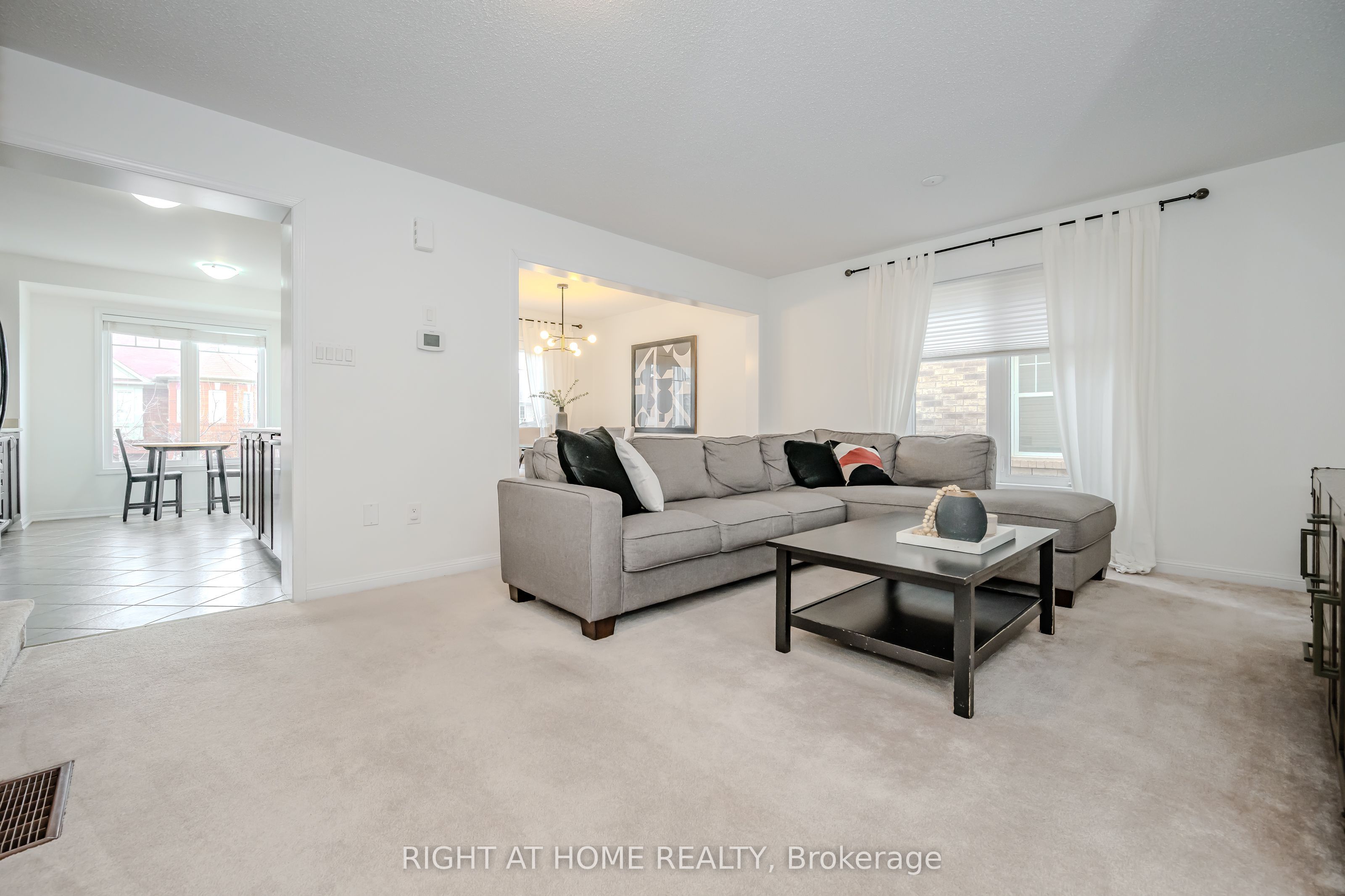 525 Cavanagh Lane, Milton, ON L9T 8G4 photo 4