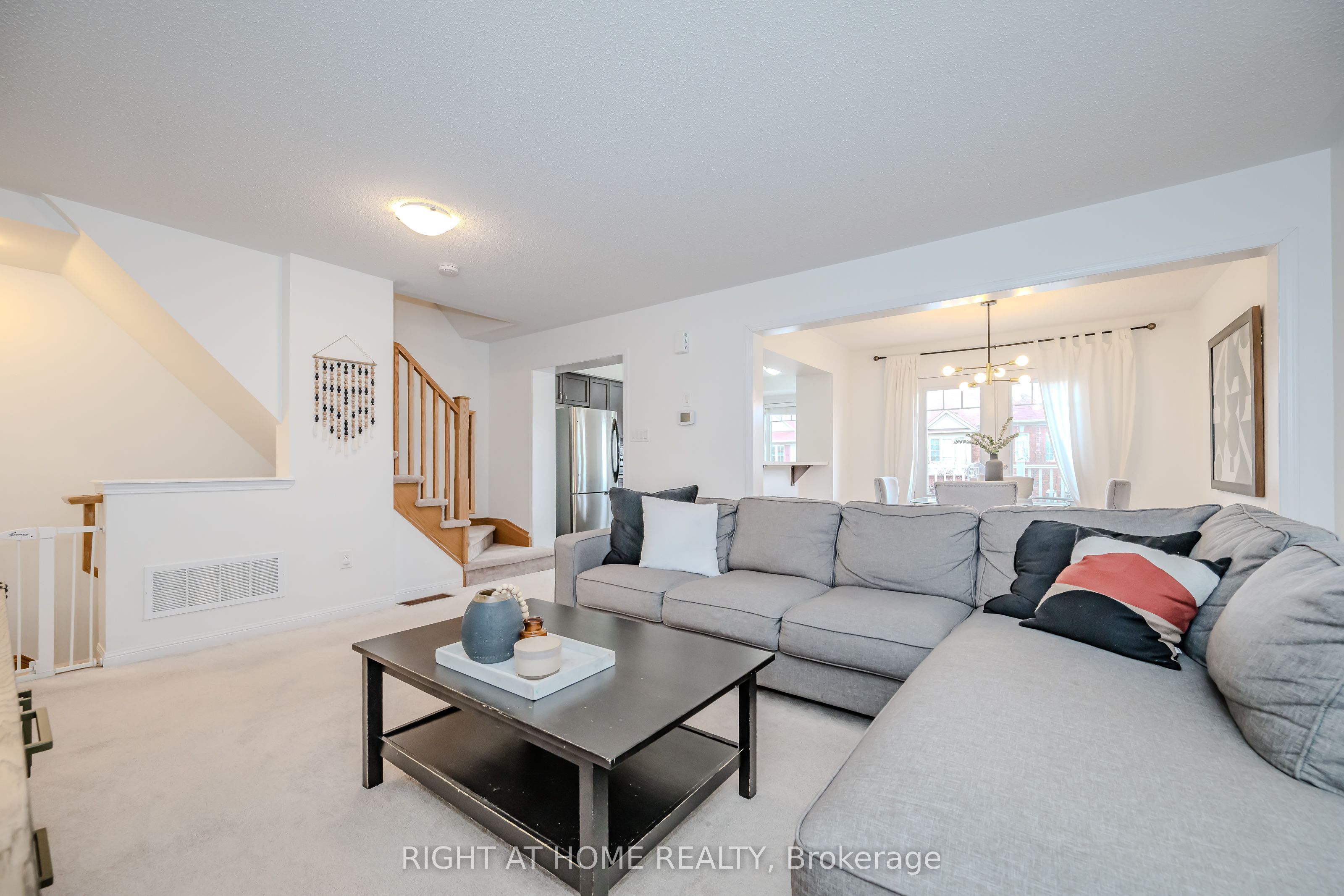 525 Cavanagh Lane, Milton, ON L9T 8G4 photo 5