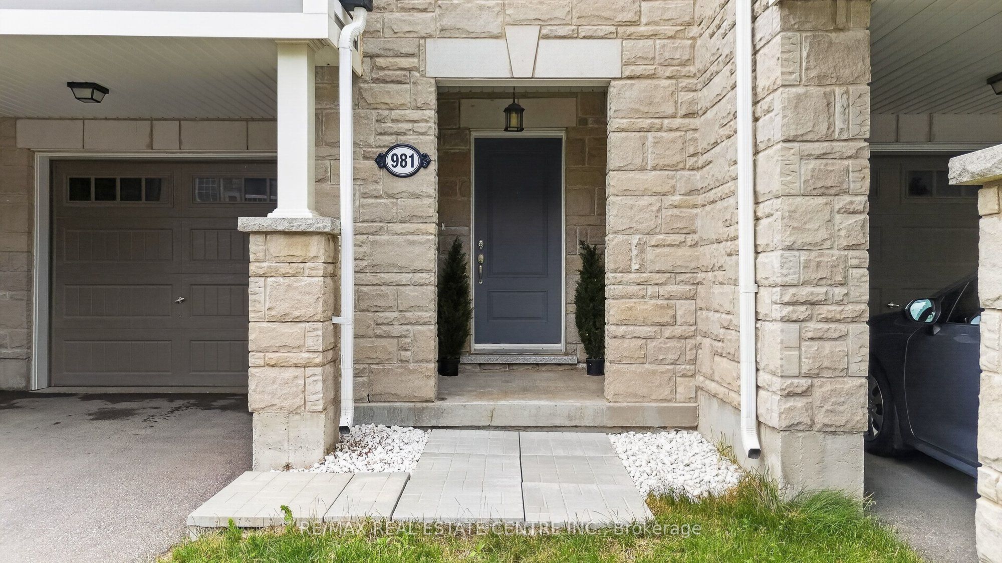981 Alder Gate, Milton, ON L9E 1S9 photo 2