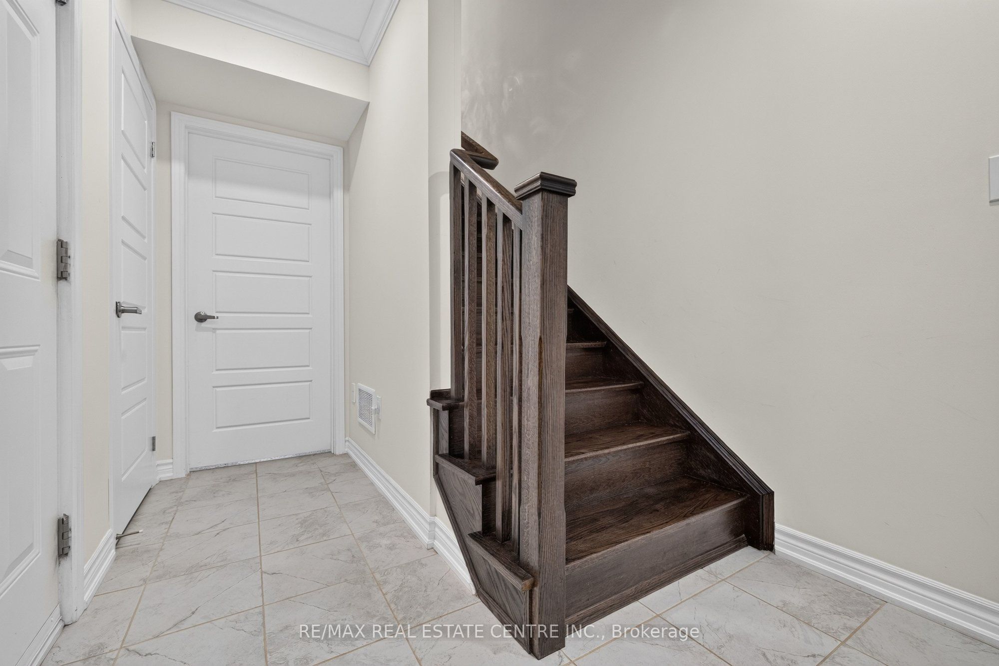 981 Alder Gate, Milton, ON L9E 1S9 photo 4