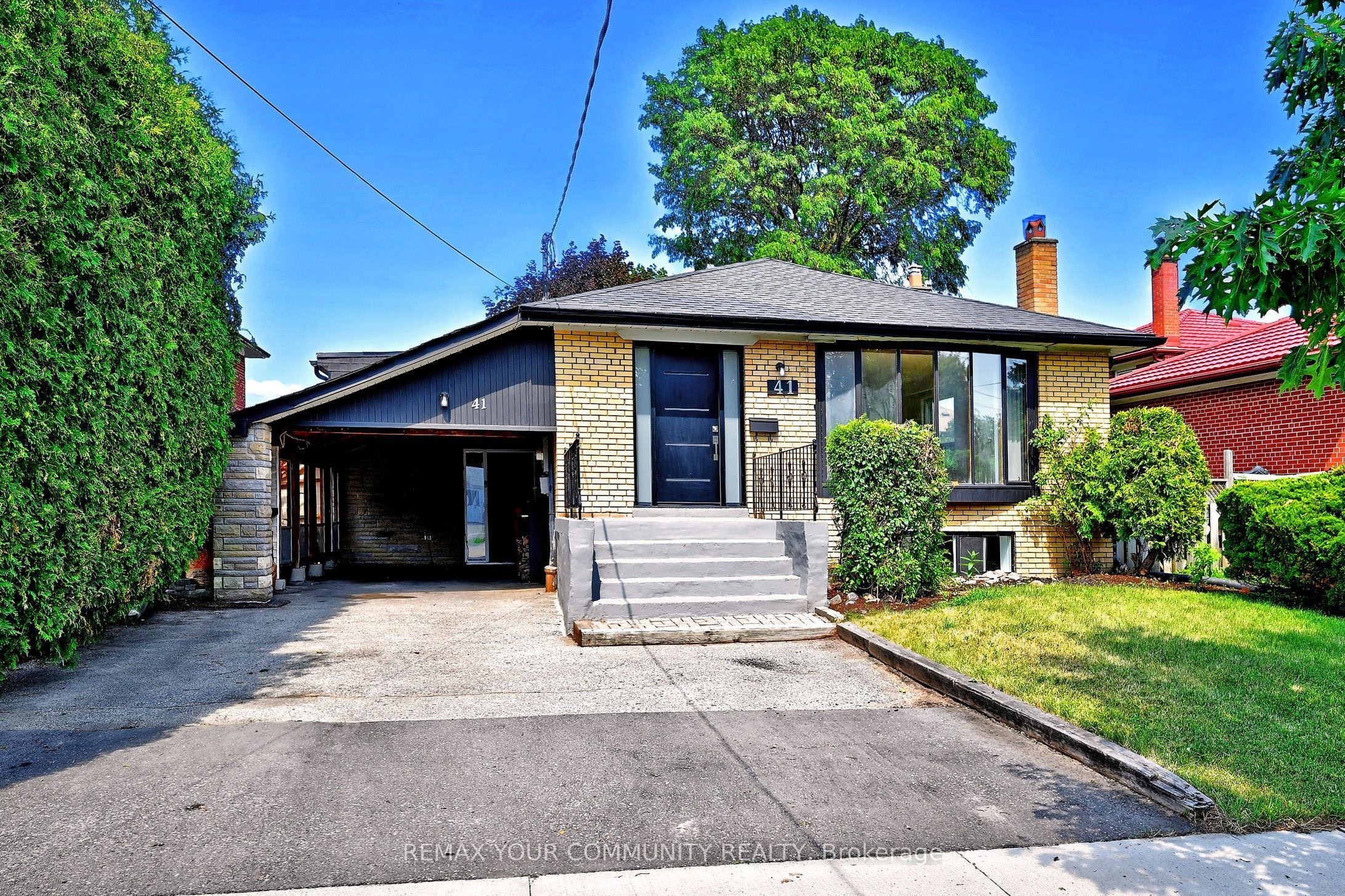 41 Stanwood Crescent, Toronto, ON M9M 2A2