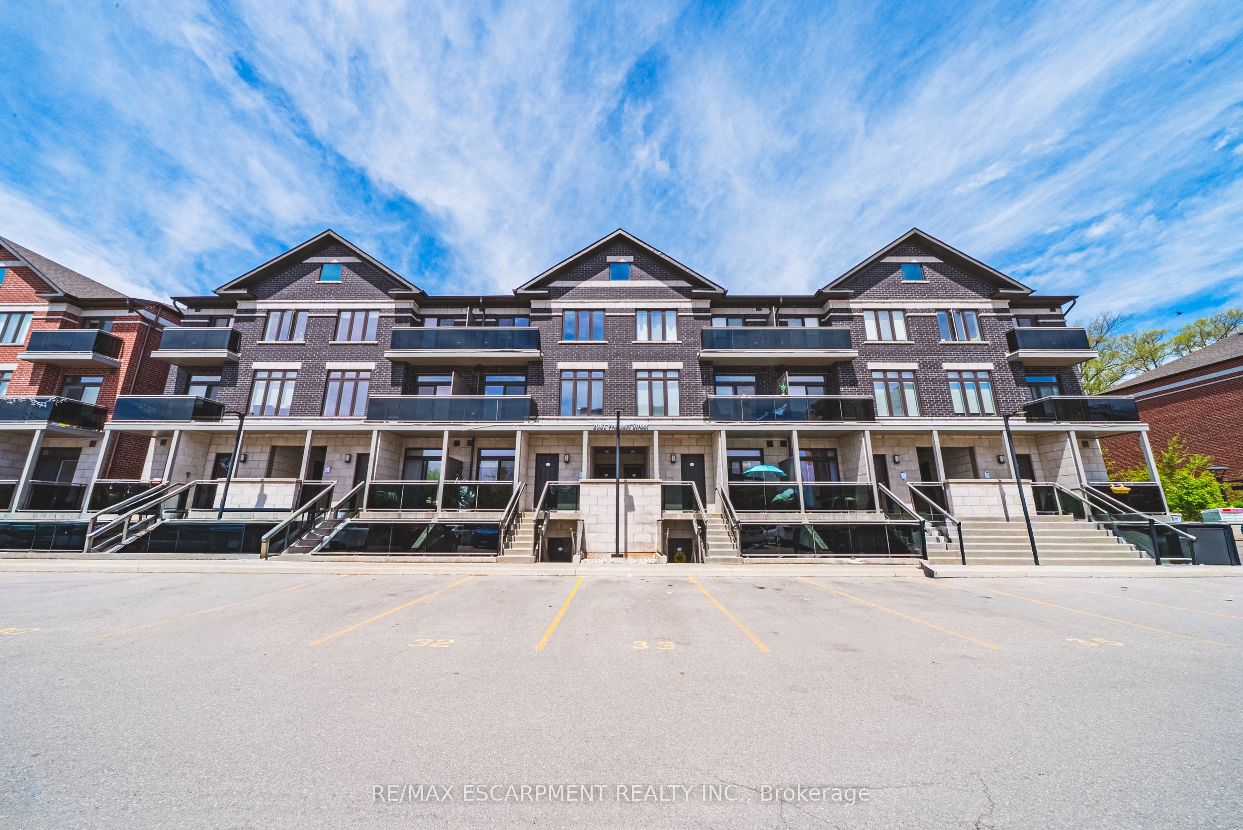 2061 Prospect Street 209, Burlington, ON L7R 1Z2