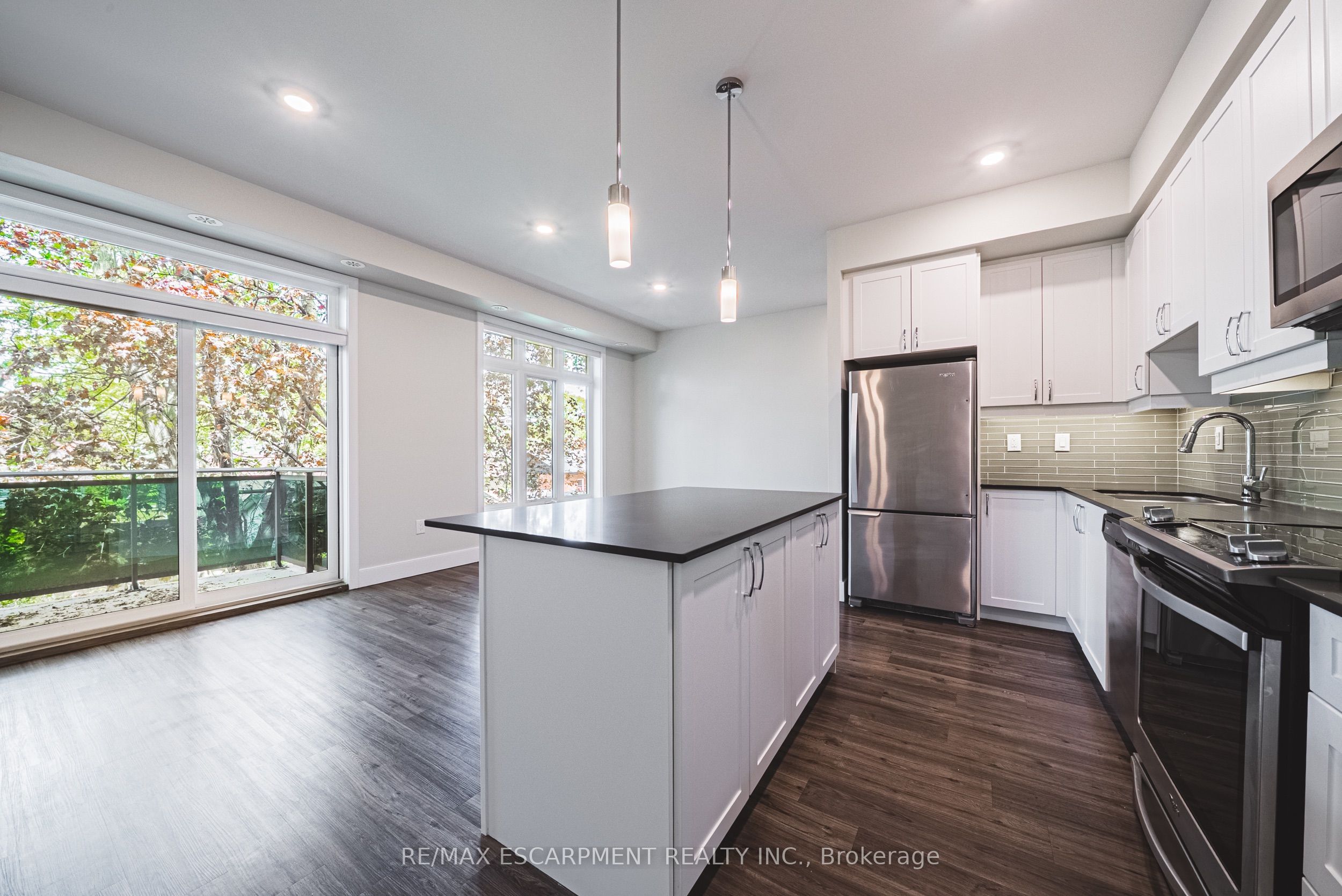 2061 Prospect Street 209, Burlington, ON L7R 1Z2 photo 2
