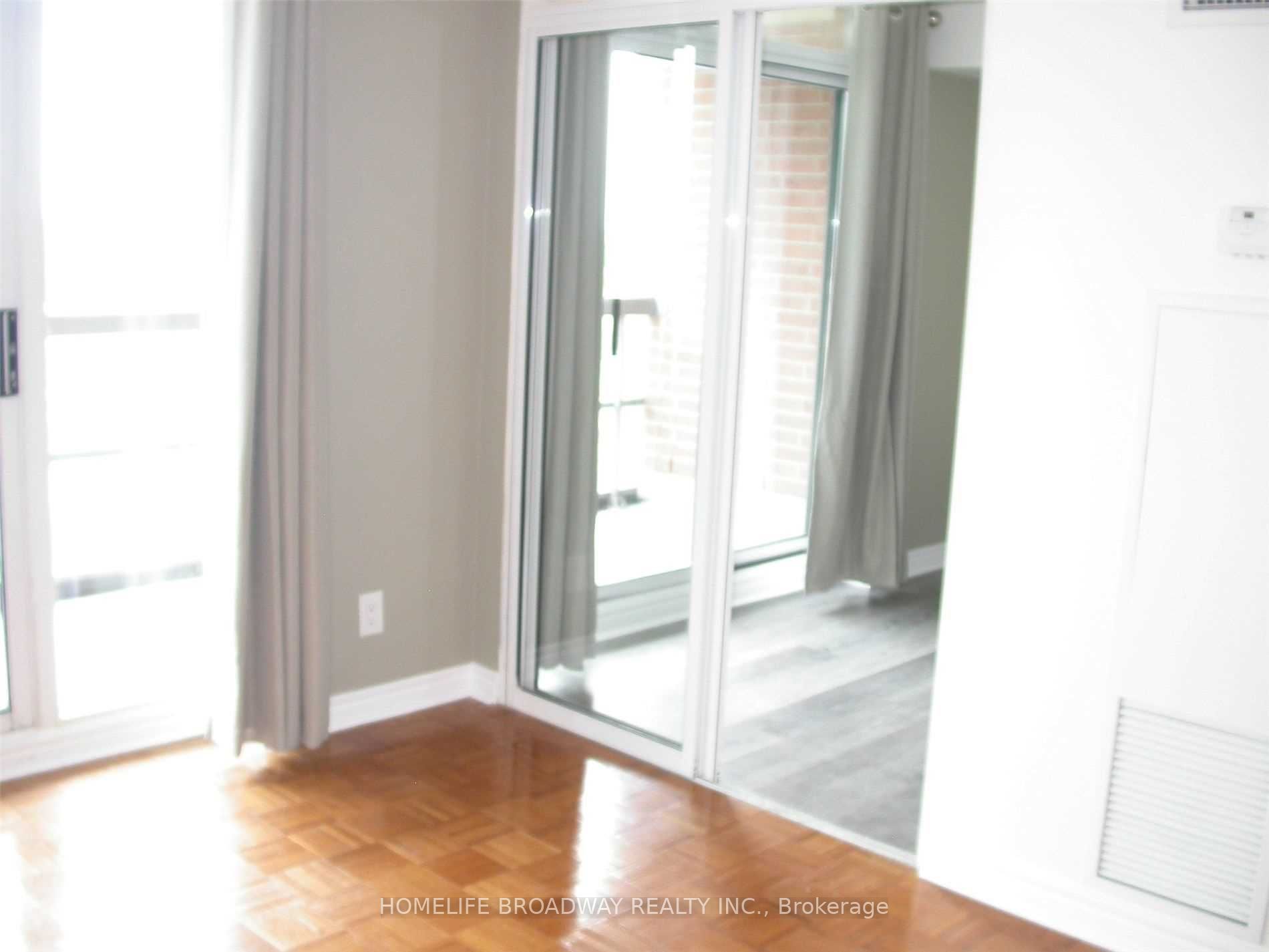 156 Enfield Place 1809, Mississauga, ON L5B 4L8 photo 5
