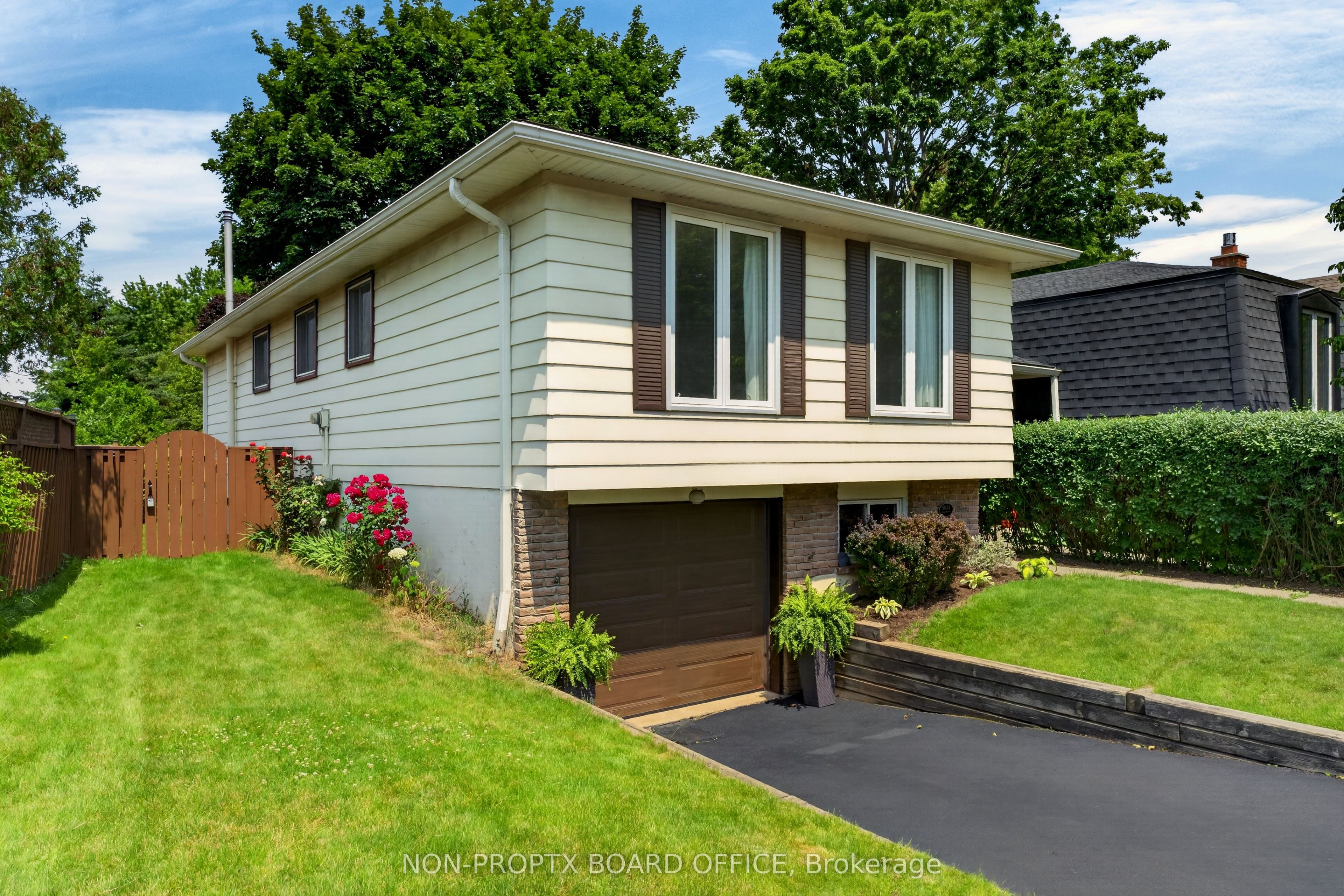 5051 Brady Avenue, Burlington, ON L7L 3X5 photo 2