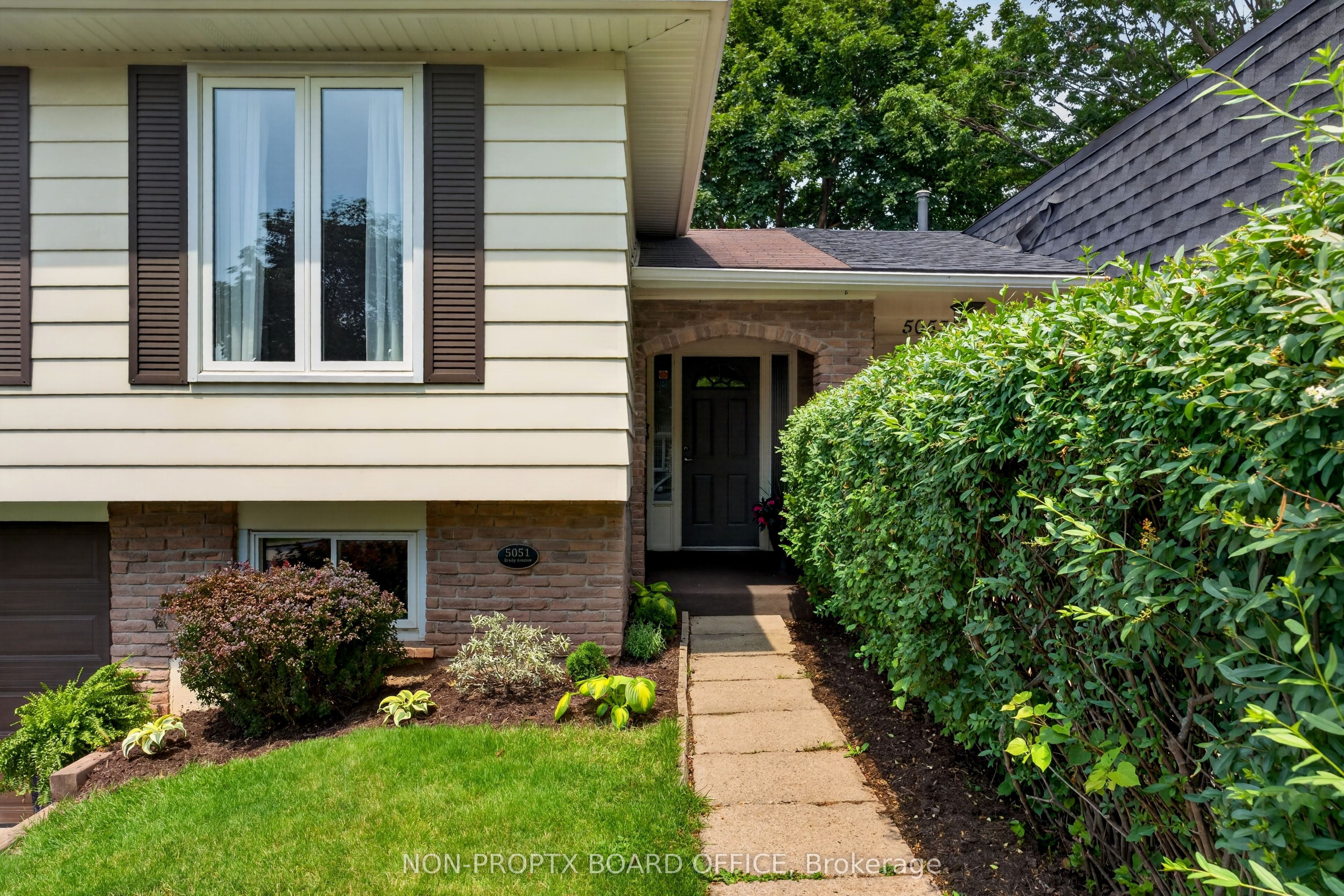 5051 Brady Avenue, Burlington, ON L7L 3X5 photo 3