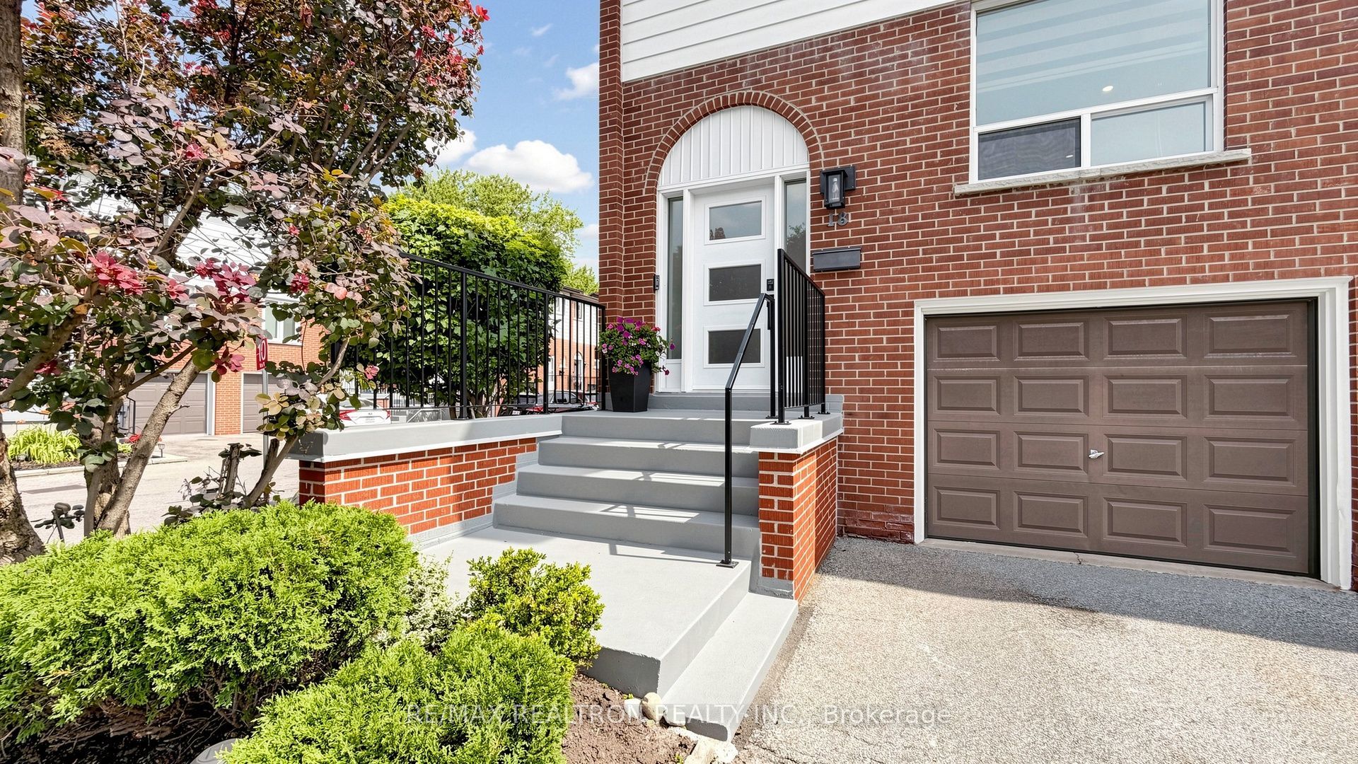 2445 Homelands Drive 18, Mississauga, ON L5K 2C6 photo 4