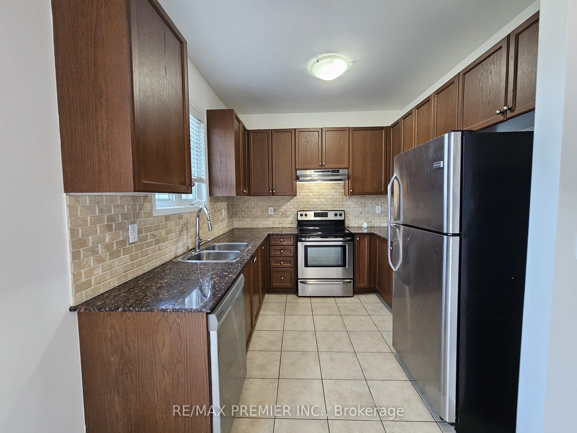 745 Farmstead Drive 12, Milton, ON L9T 8B1 photo 2