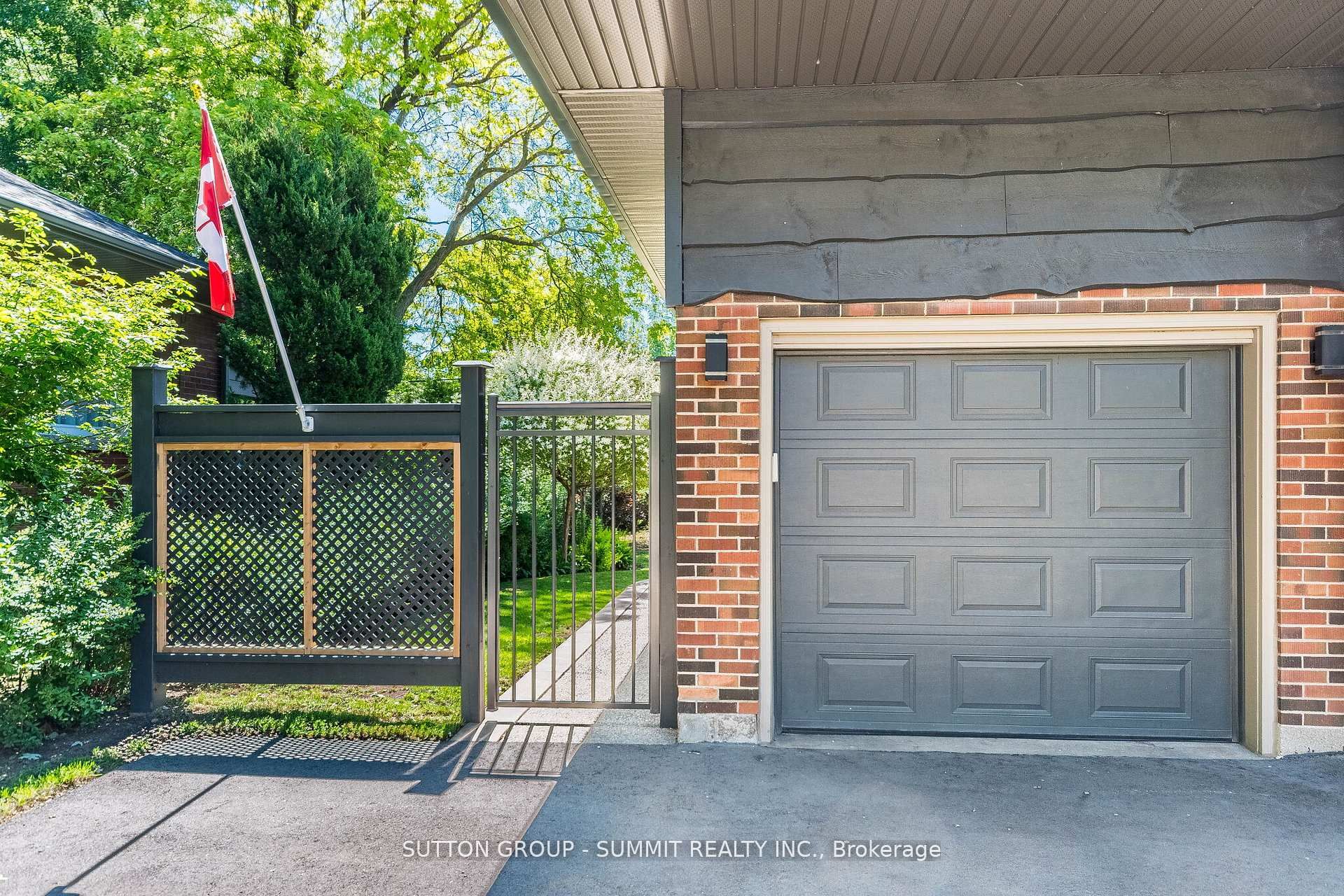 2084 EDINBURGH Drive, Burlington, ON L7R 2C9 photo 5