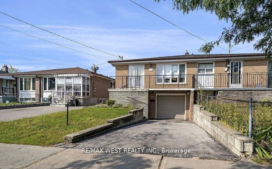 136 Duncanwoods Drive, Toronto, ON M9L 2E1 photo 2