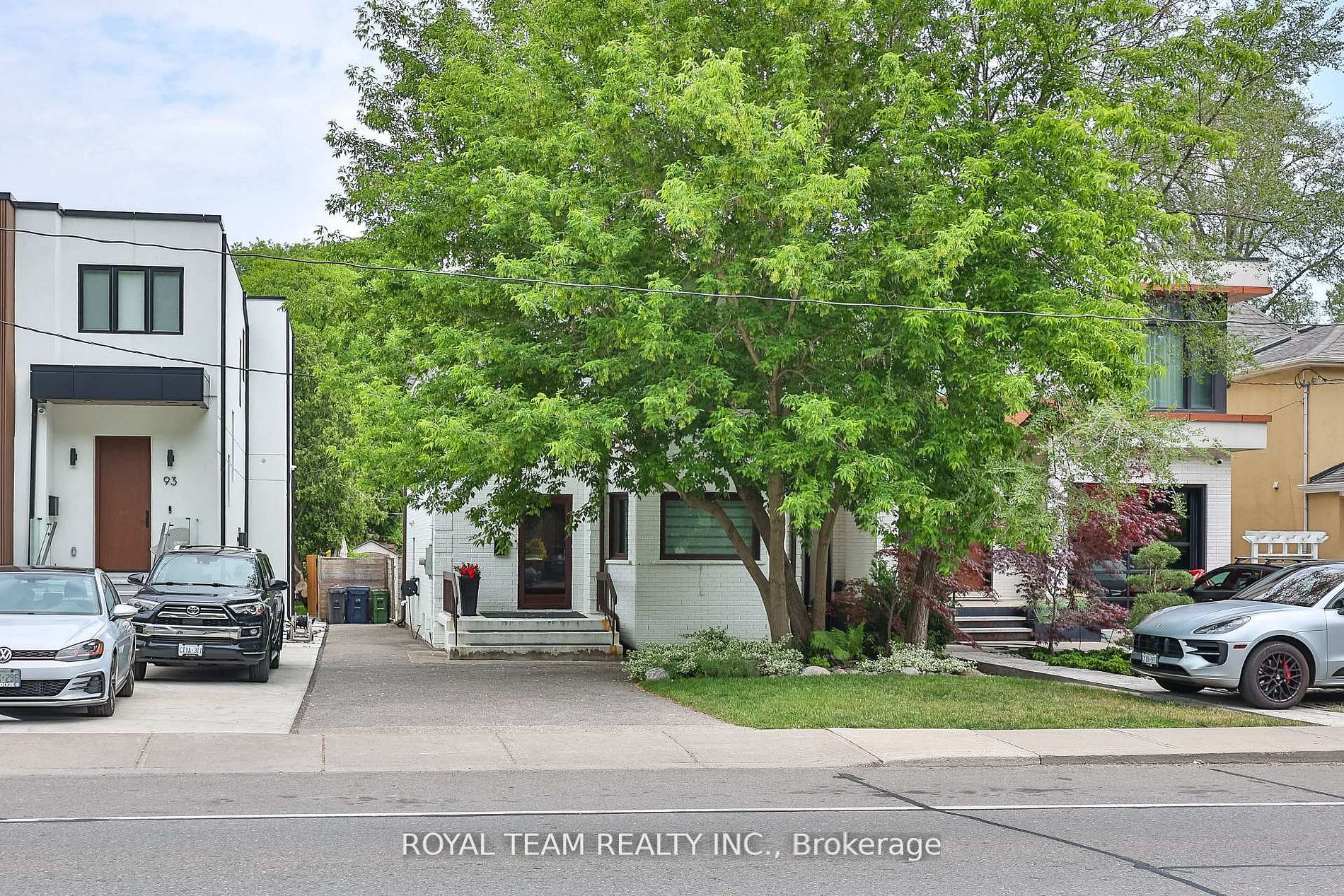 91 South Kingsway Way, Toronto, ON M6S 3T4