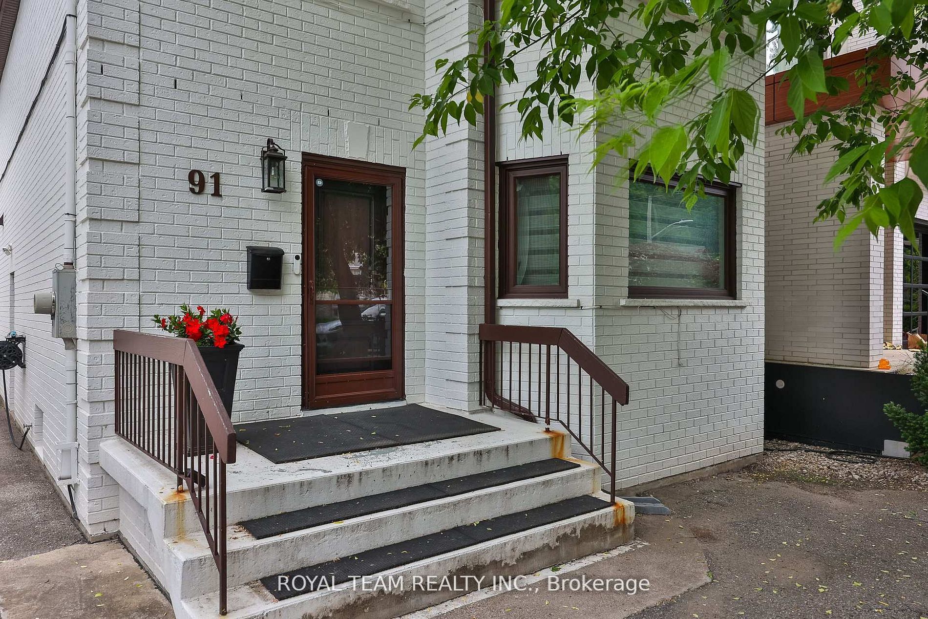 91 South Kingsway Way, Toronto, ON M6S 3T4 photo 2