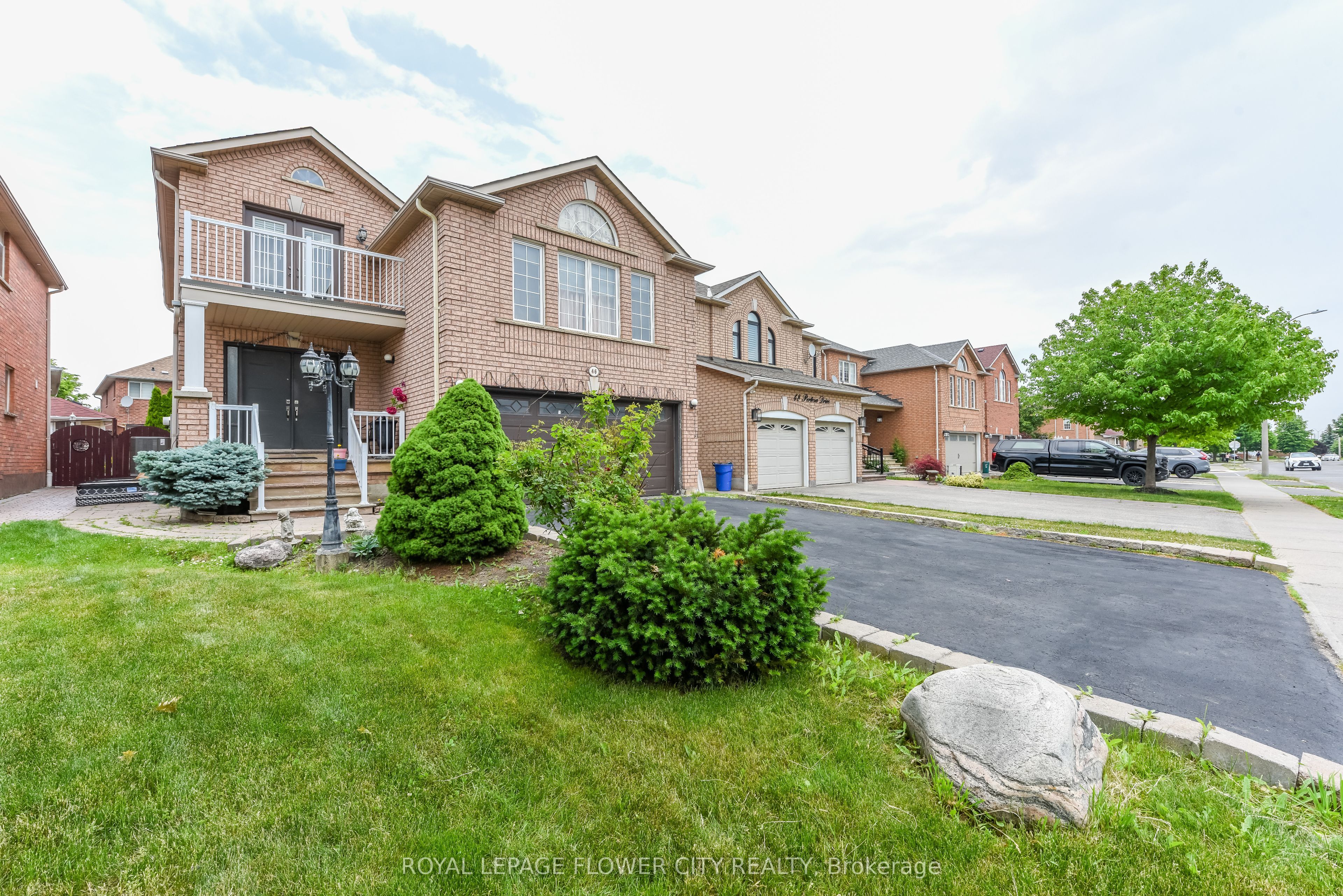 46 Pertosa Drive, Brampton, ON L6X 4W8 photo 2