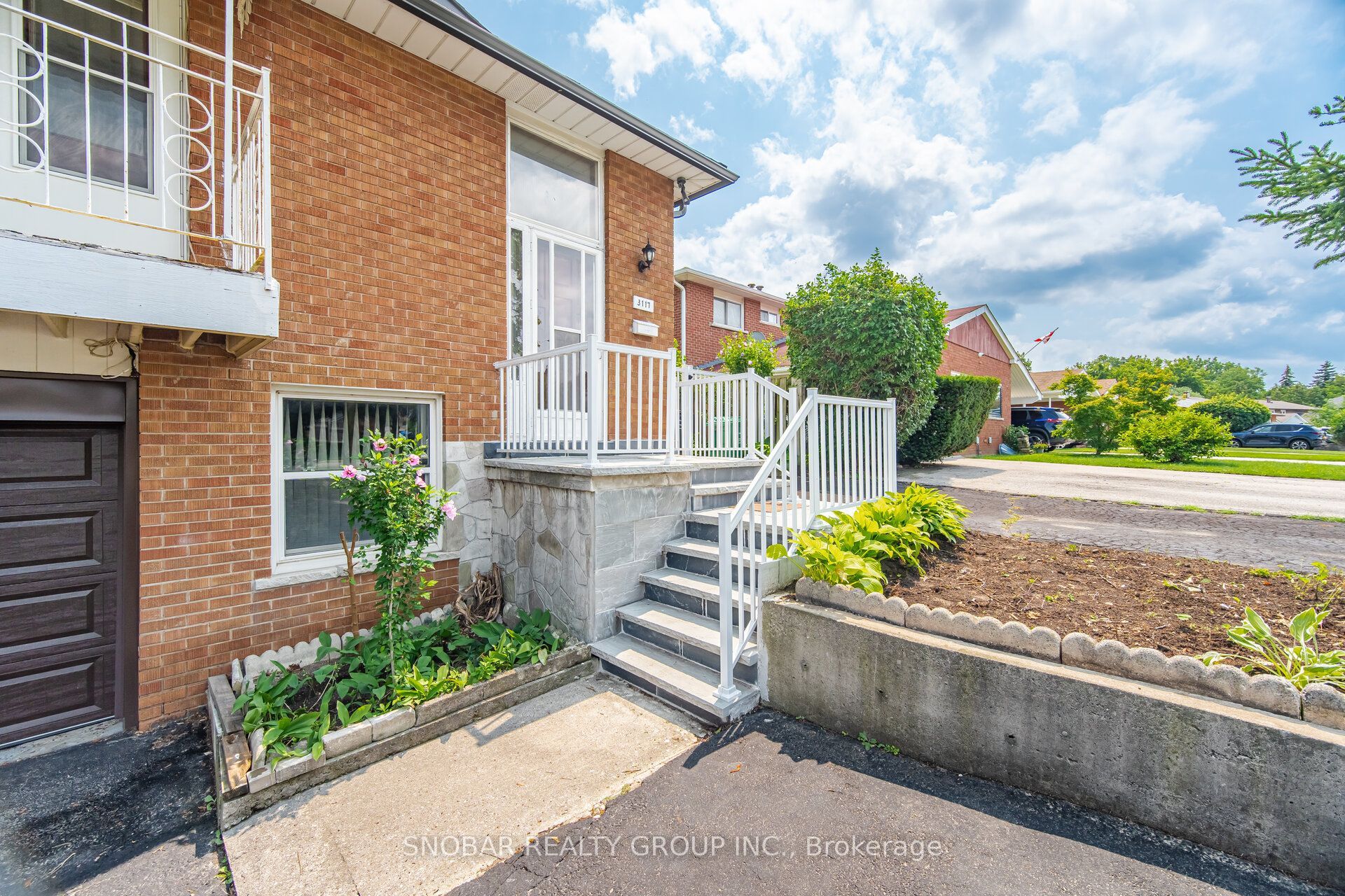 3117 Fieldgate Drive, Mississauga, ON L4X 2H2 photo 2
