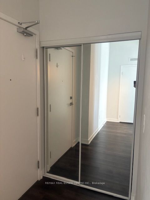 4085 Parkside Village Drive 604, Mississauga, ON L5B 0K8 photo 5