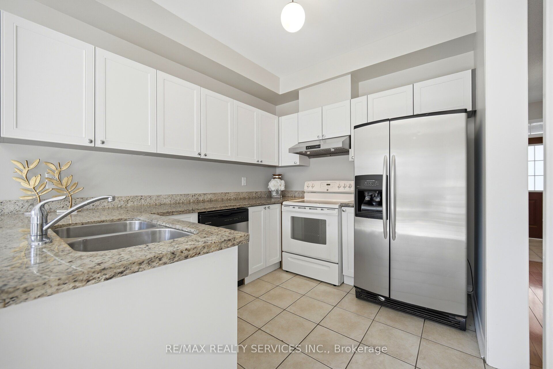 82 Rubysilver Drive, Brampton, ON L6P 1R1 photo 5