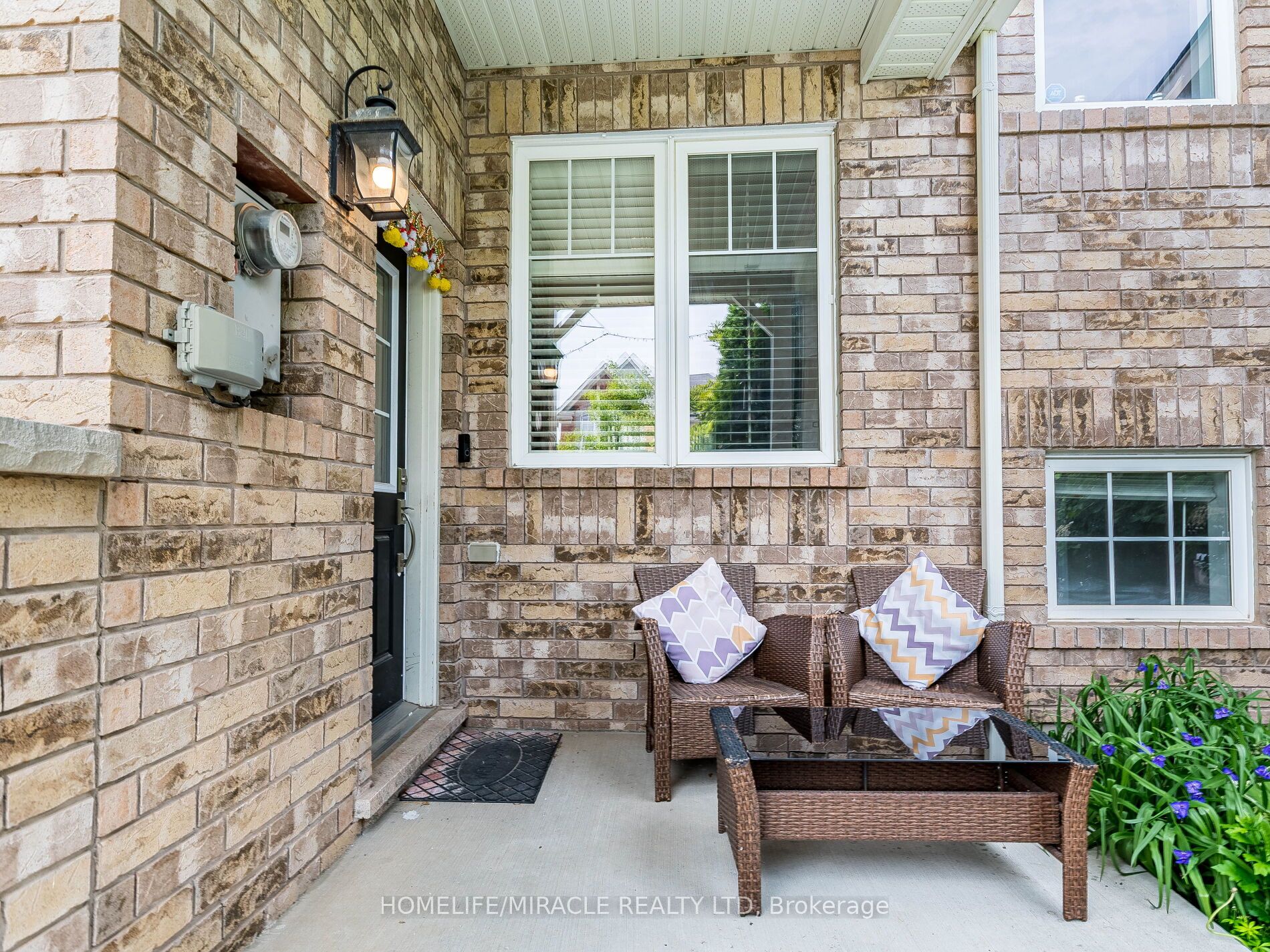 55 Mccandles Court, Milton, ON L9T 2C4 photo 2