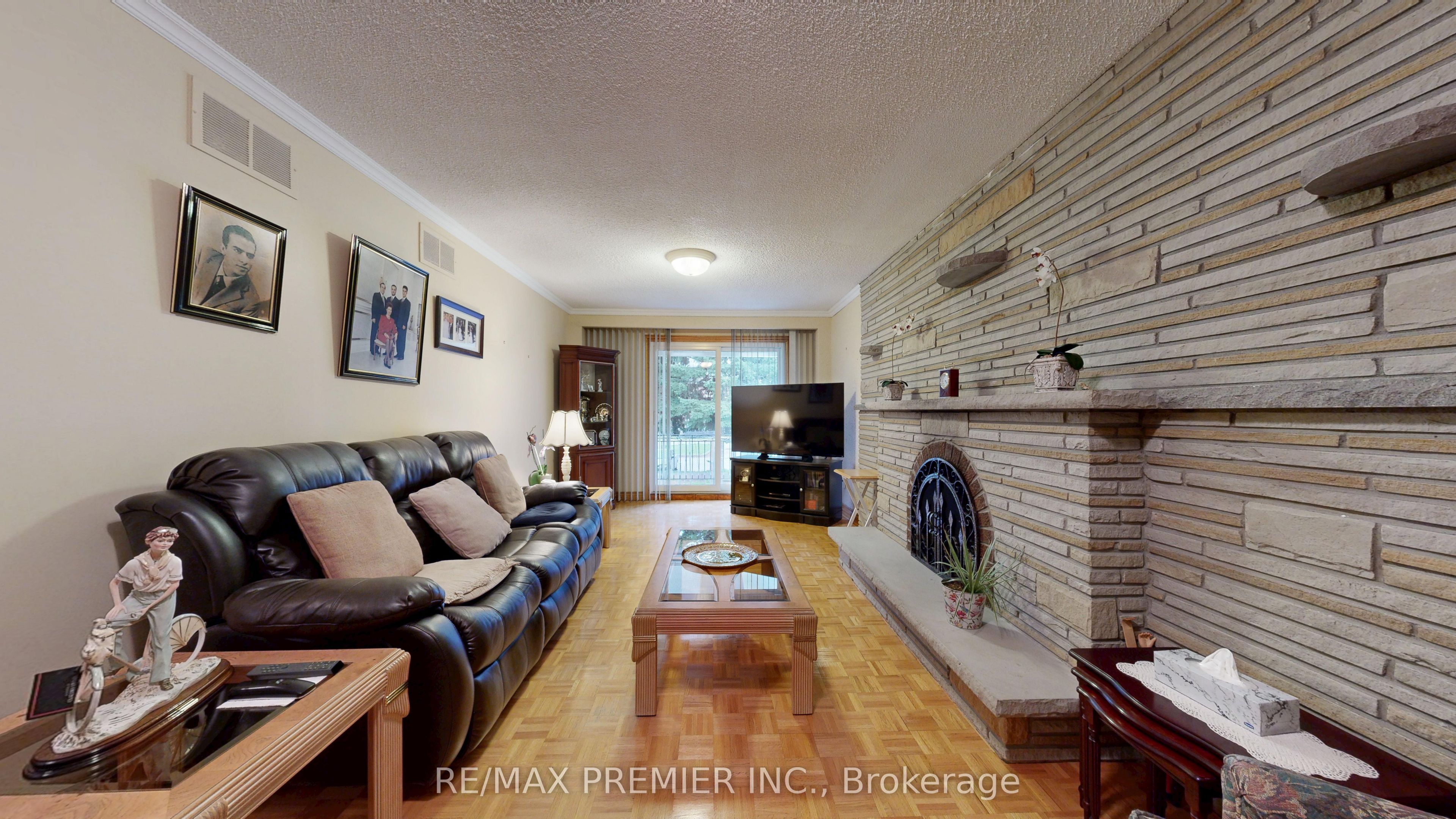55 Chiswick Avenue, Toronto, ON M6E 1A1 photo 4