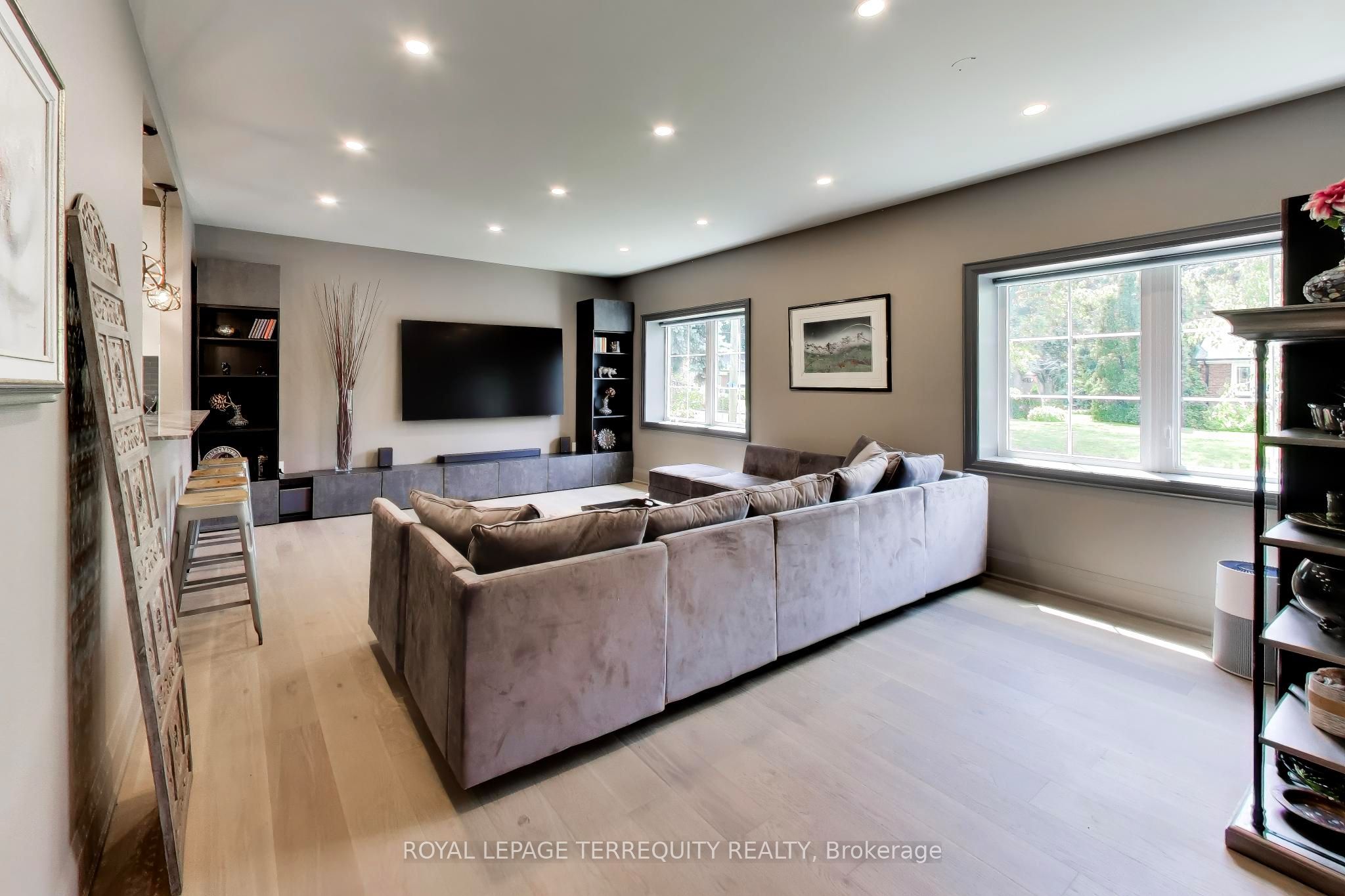 1621 Skyline Drive, Mississauga, ON L5E 2W9 photo 4