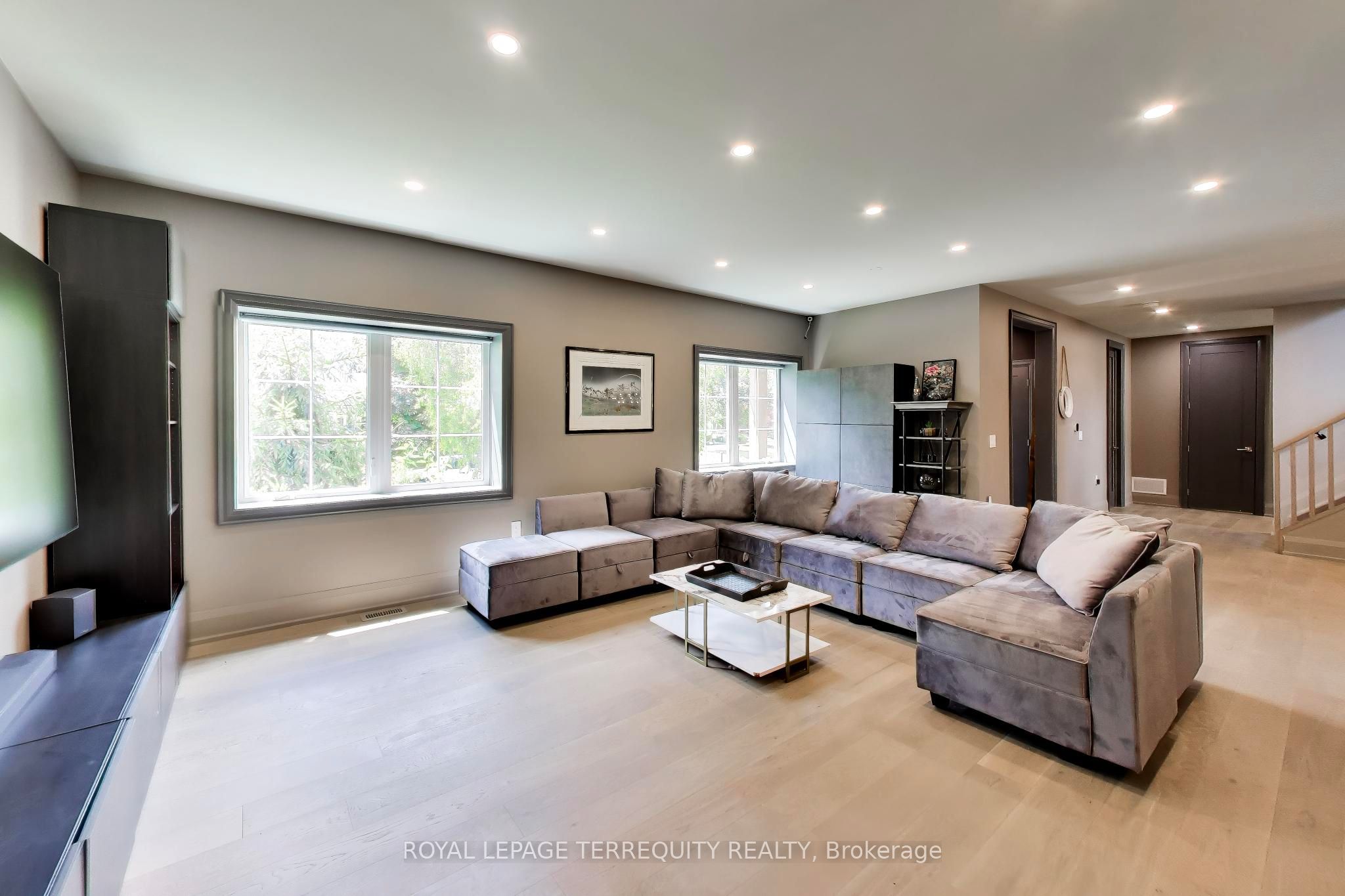 1621 Skyline Drive, Mississauga, ON L5E 2W9 photo 5