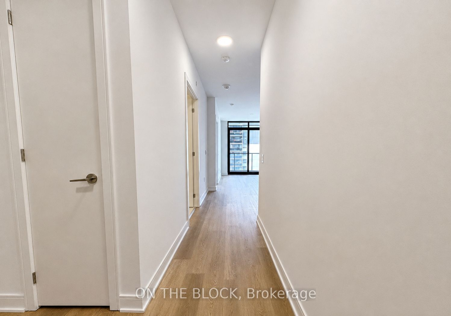 86 Dundas Street E 618, Mississauga, ON L5A 1W4 photo 2