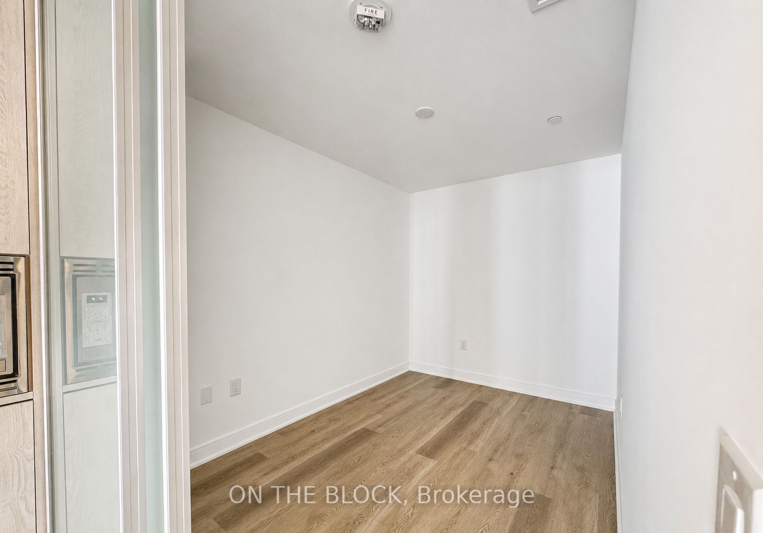 86 Dundas Street E 618, Mississauga, ON L5A 1W4 photo 4
