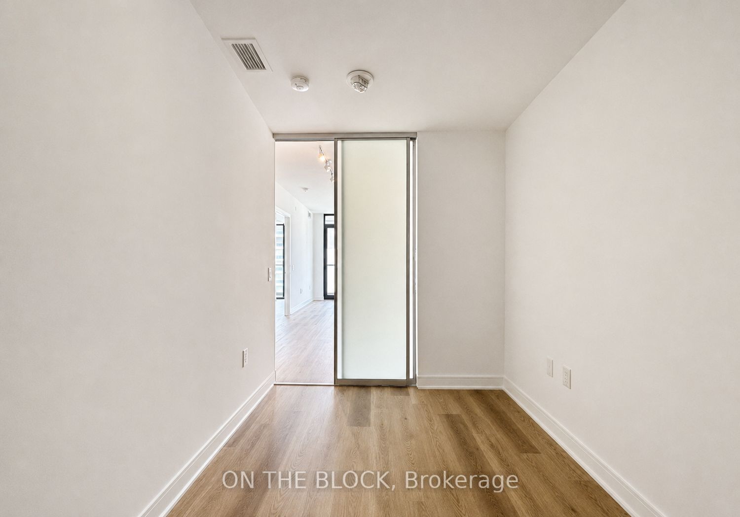 86 Dundas Street E 618, Mississauga, ON L5A 1W4 photo 5