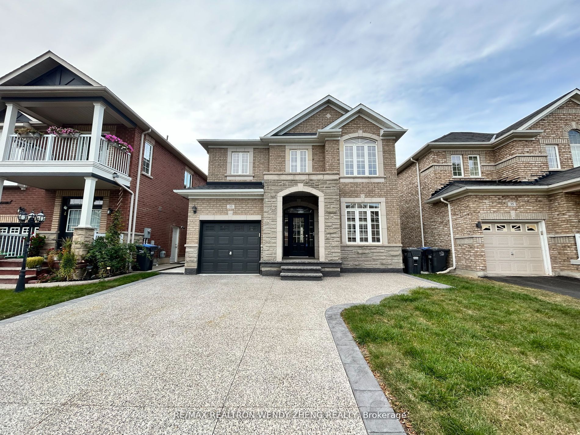 33 Begonia Crescent Upper, Brampton, ON L7A 0M6 photo 2