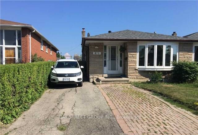870 Consort Crescent Lower, Mississauga, ON L5C 1J9