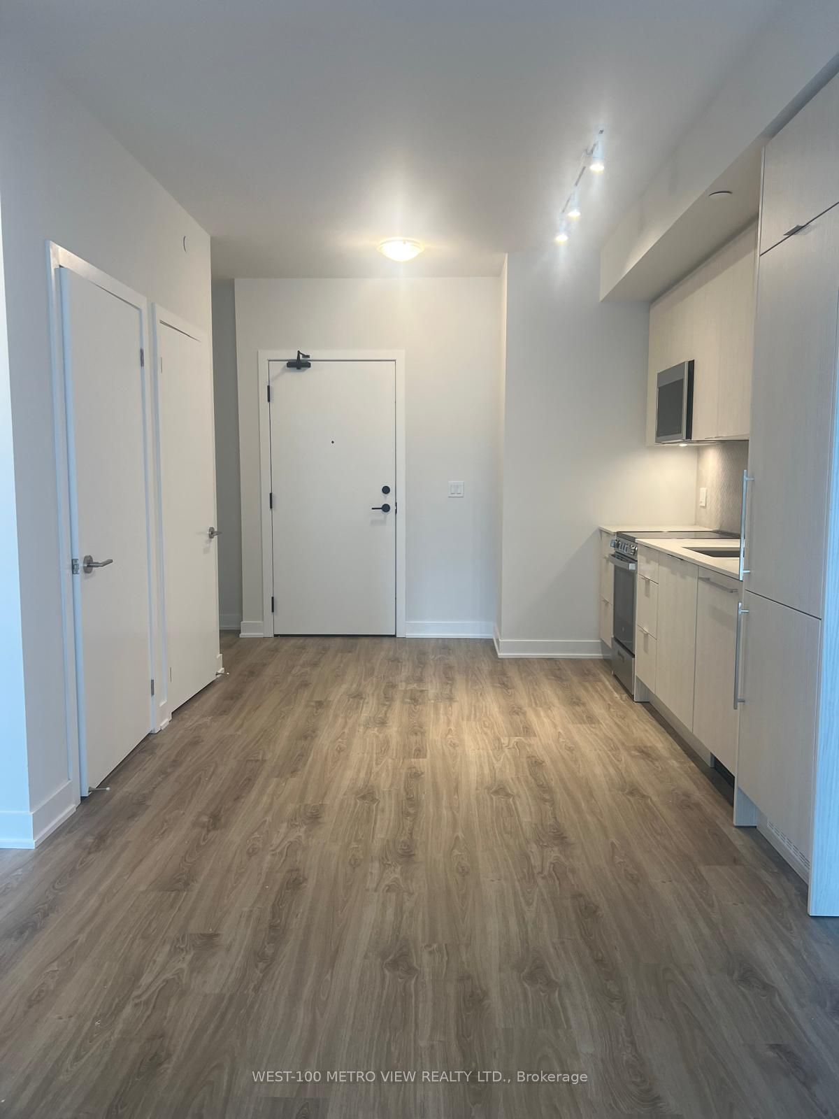 430 Square One Drive 811, Mississauga, ON L5B 0L6 photo 2