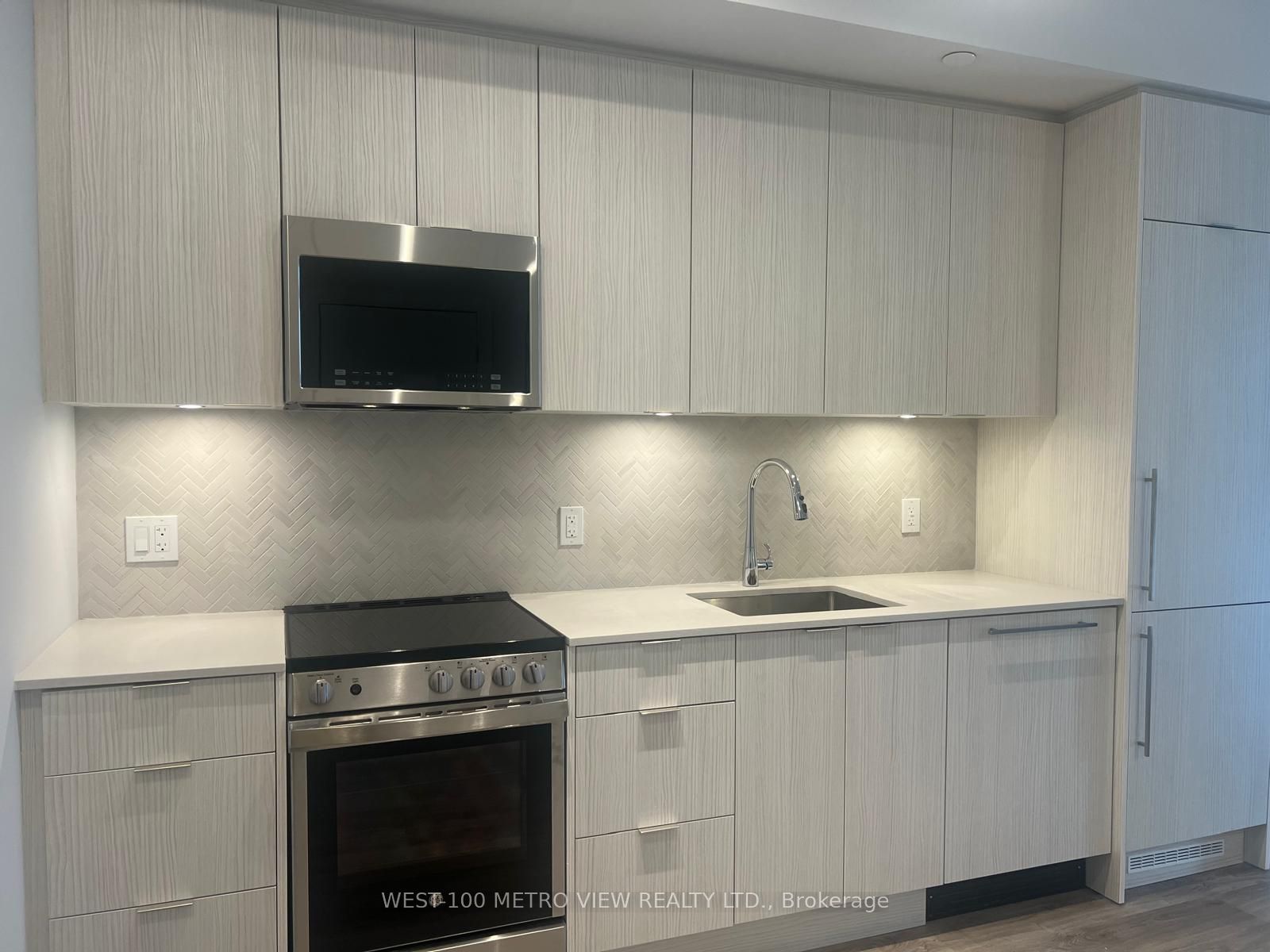 430 Square One Drive 811, Mississauga, ON L5B 0L6 photo 4