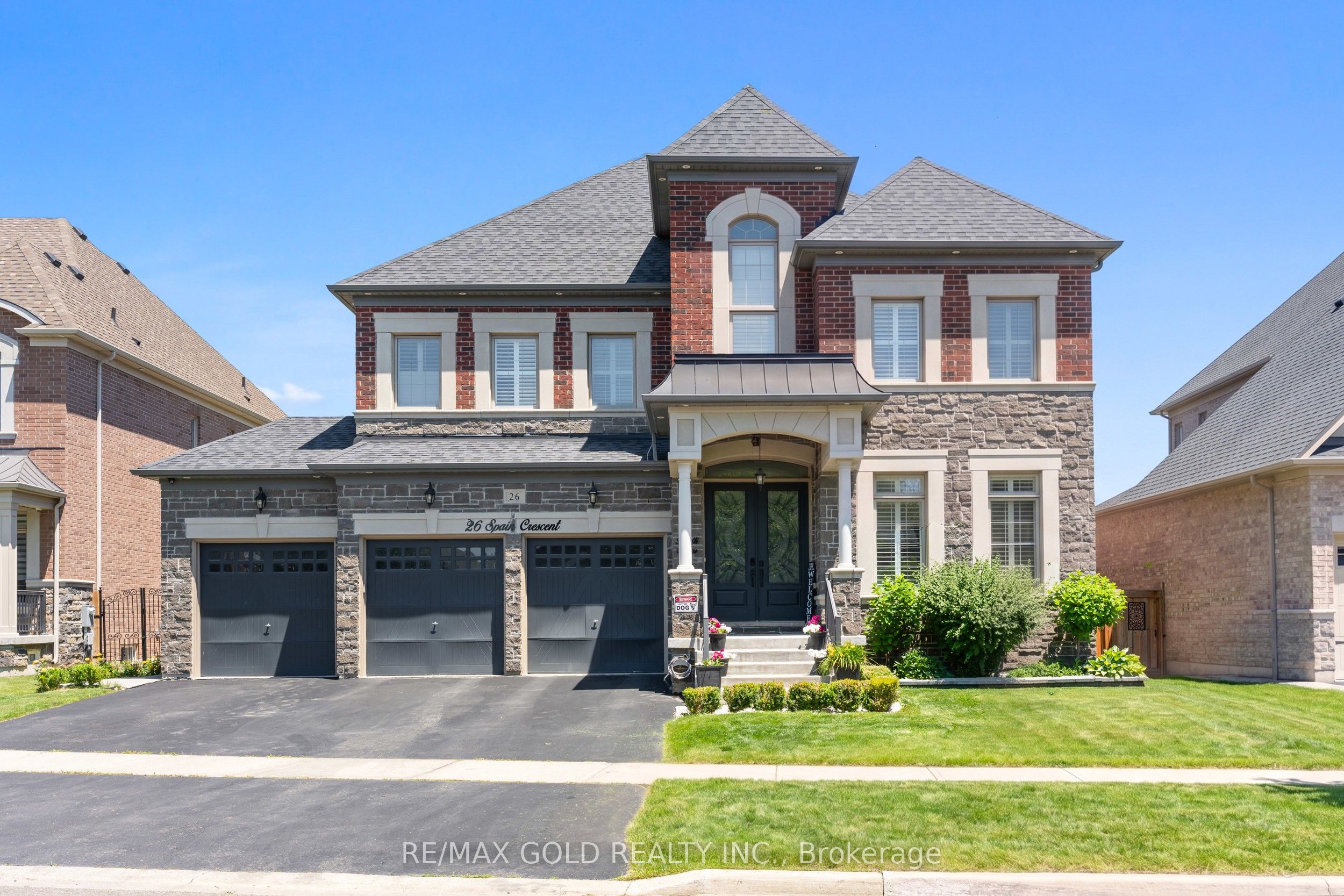 26 Spain Crescent, Brampton, ON L6P 4G8 photo 2