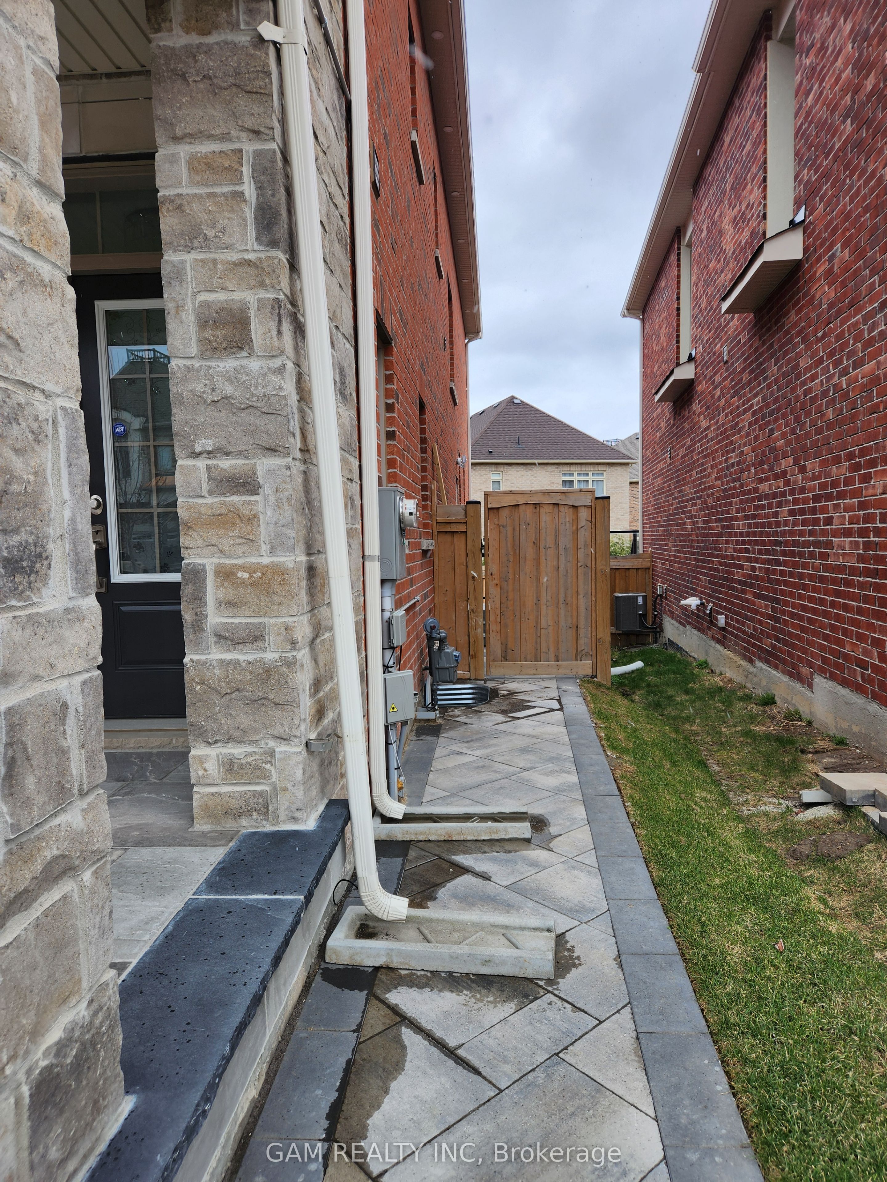 18 Provost Trail lower, Brampton, ON L6Y 6E7 photo 2