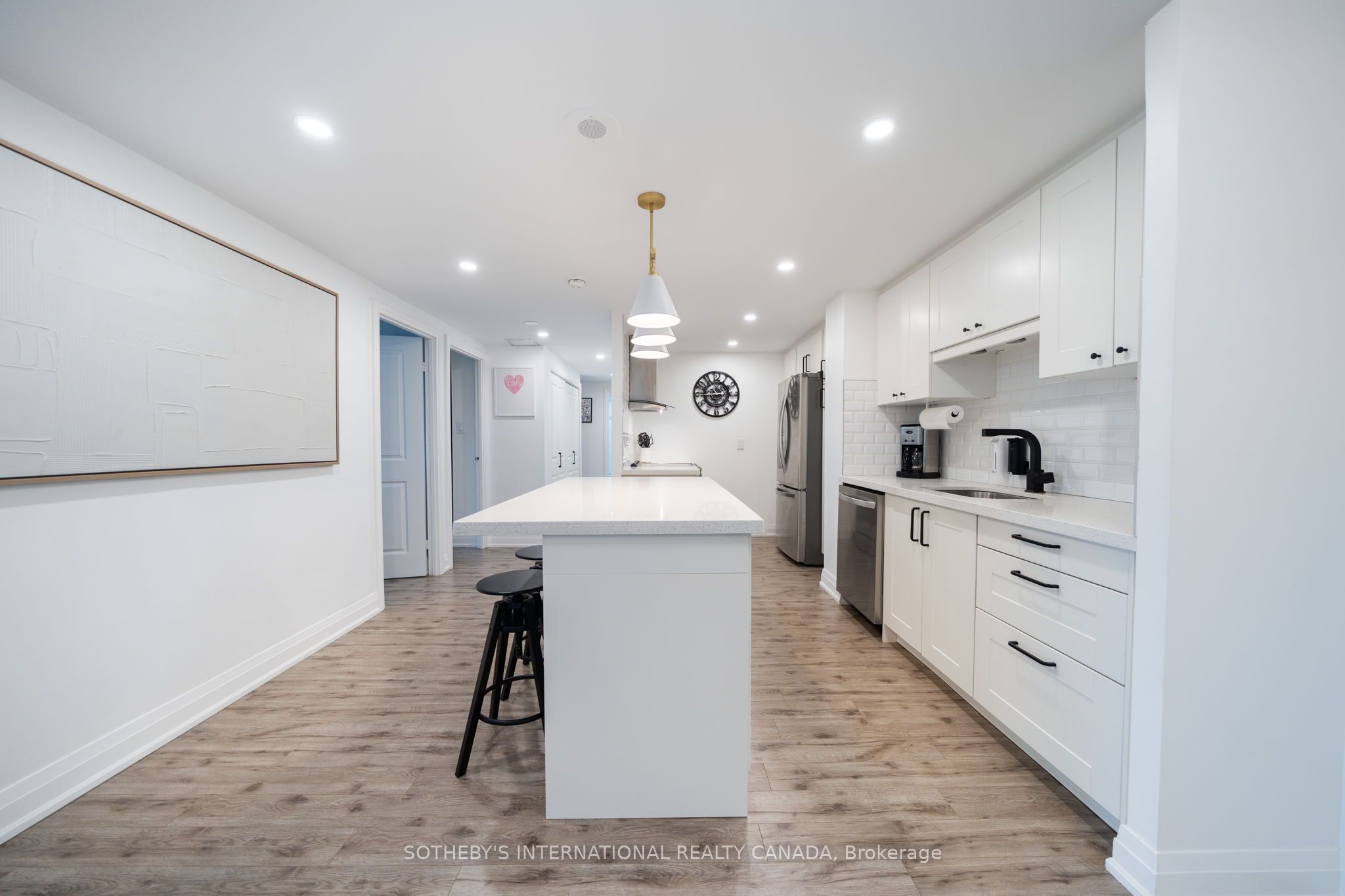 812 Burnhamthorpe Road 1110, Toronto, ON M9C 4W1 photo 3