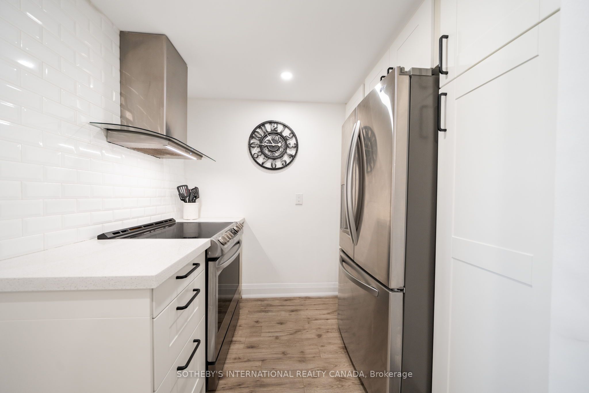 812 Burnhamthorpe Road 1110, Toronto, ON M9C 4W1 photo 4