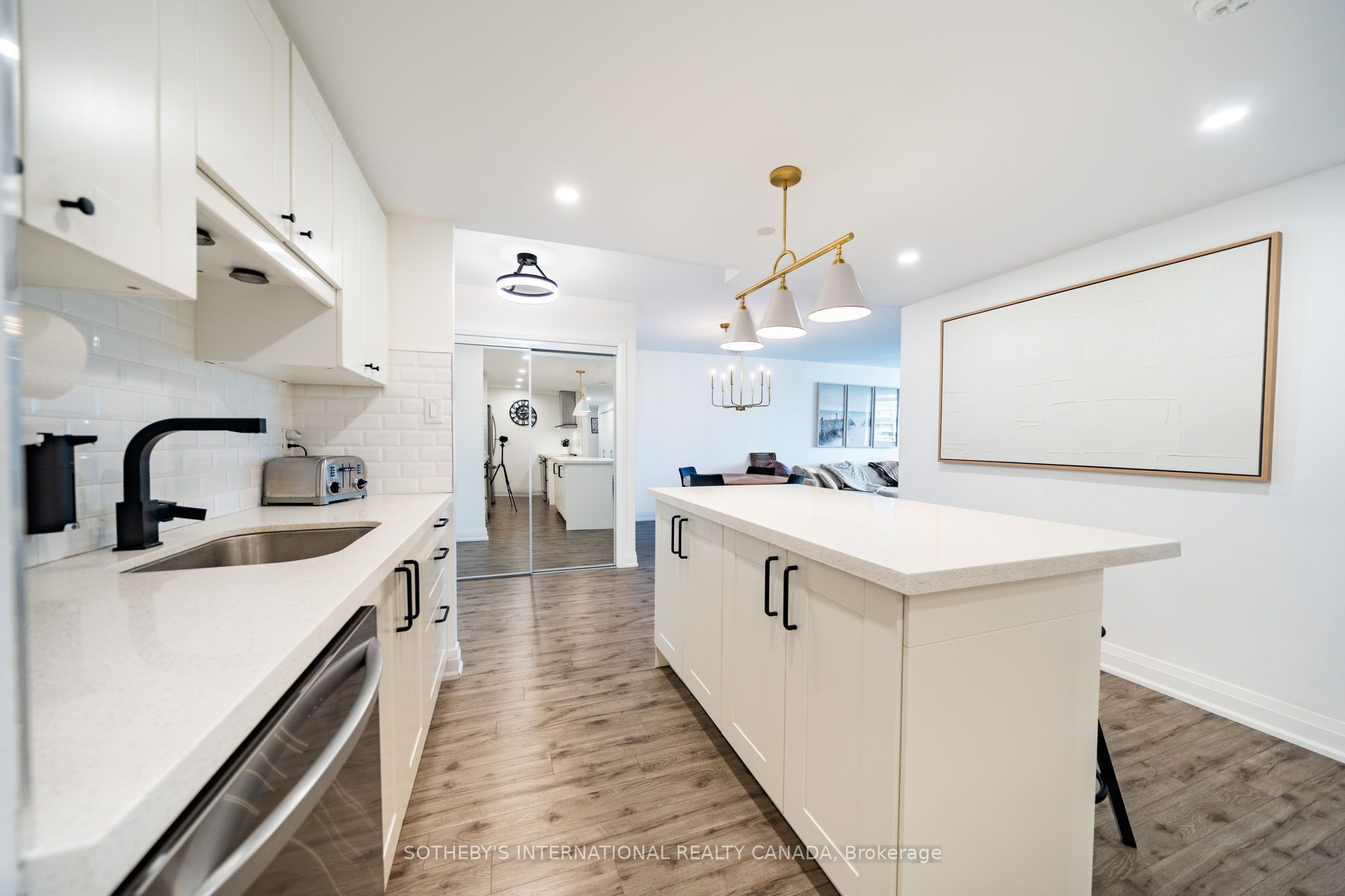812 Burnhamthorpe Road 1110, Toronto, ON M9C 4W1 photo 5