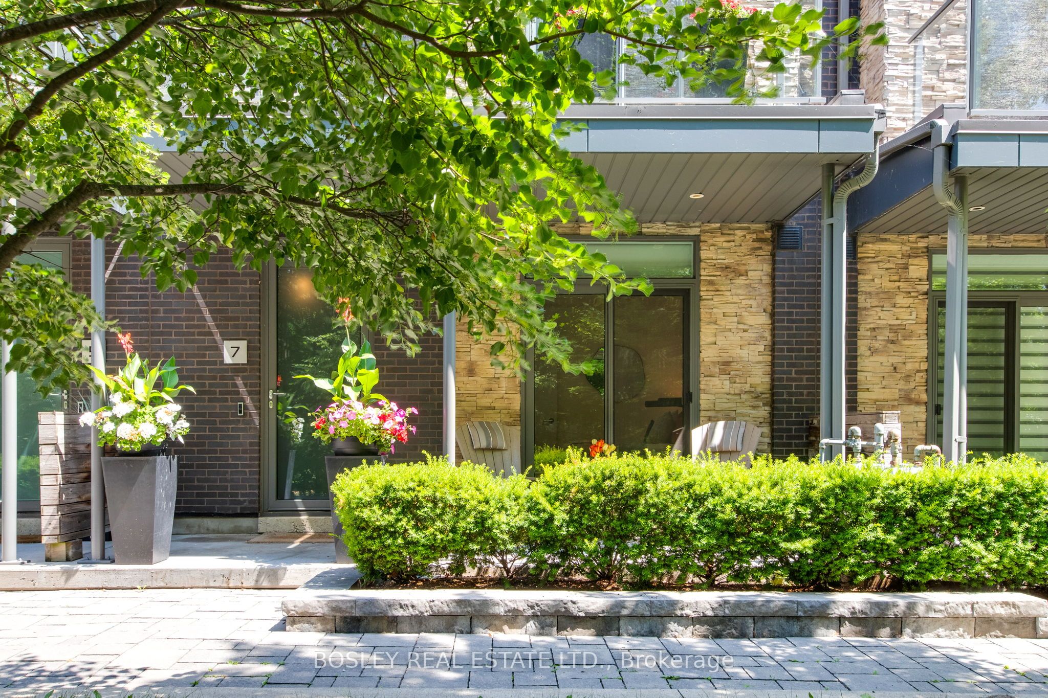 7 Godfrey's Lane, Mississauga, ON L5H 2T1 photo 3