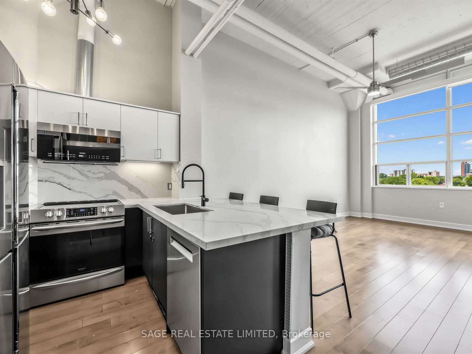 1001 Roselawn Avenue 424, Toronto, ON M6B 4M4