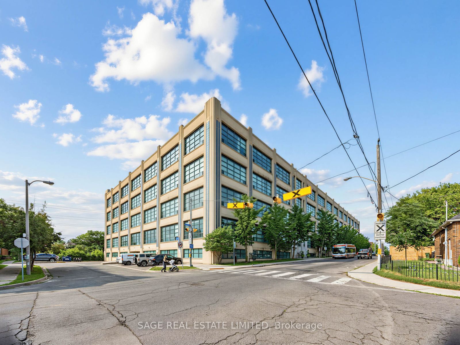 1001 Roselawn Avenue 424, Toronto, ON M6B 4M4 photo 2
